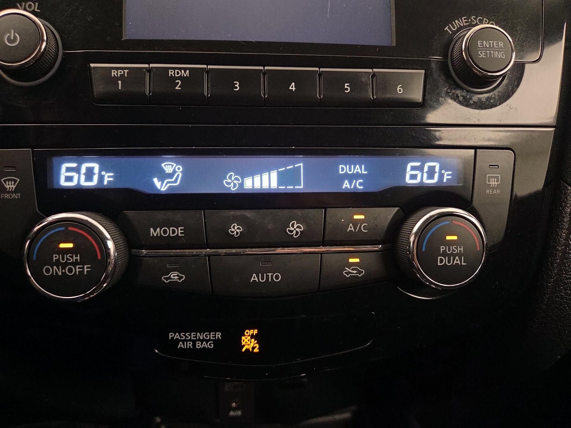 Thumbnail: 2017 Nissan Rogue - 16