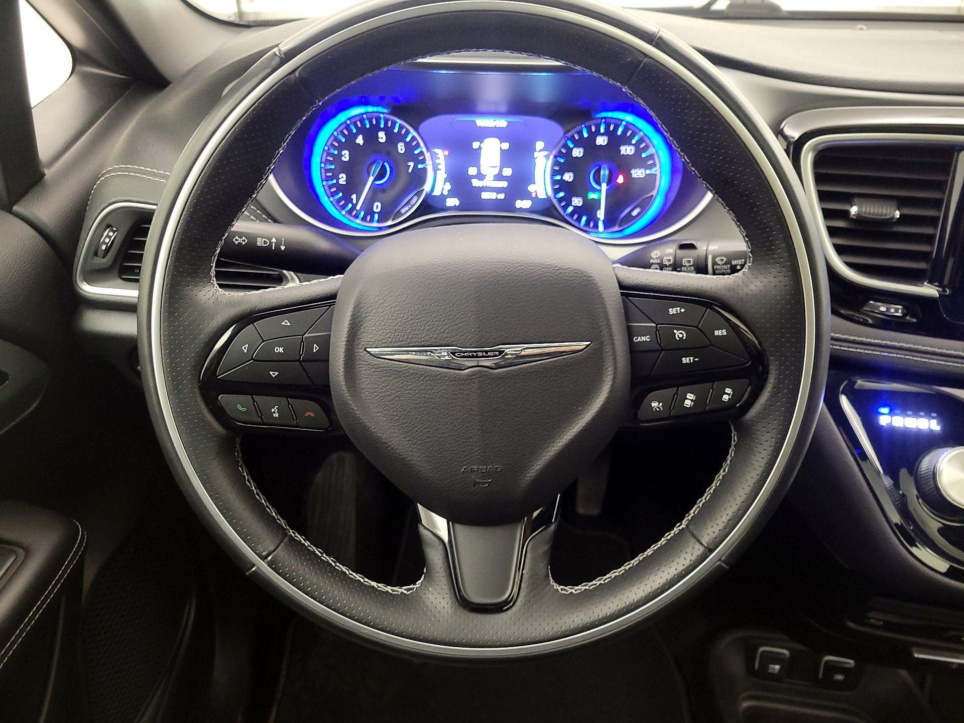 Thumbnail: 2018 Chrysler Pacifica - 10