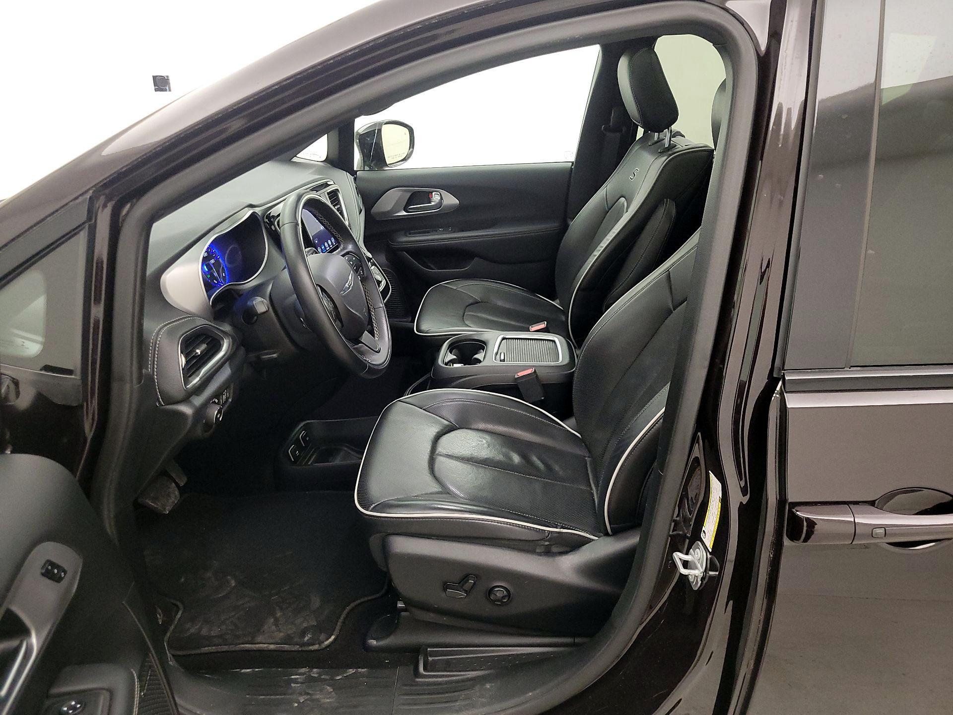 Thumbnail: 2018 Chrysler Pacifica - 11