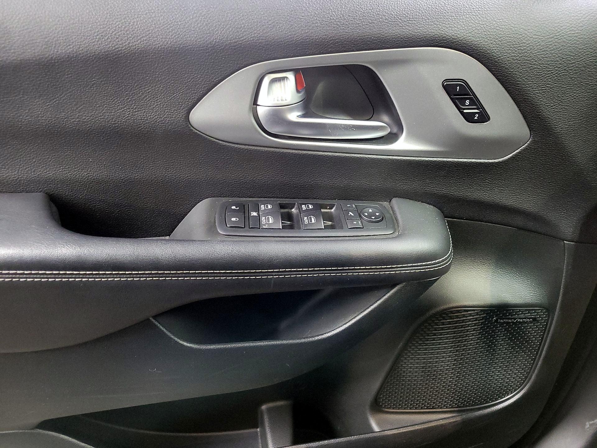 Thumbnail: 2018 Chrysler Pacifica - 12