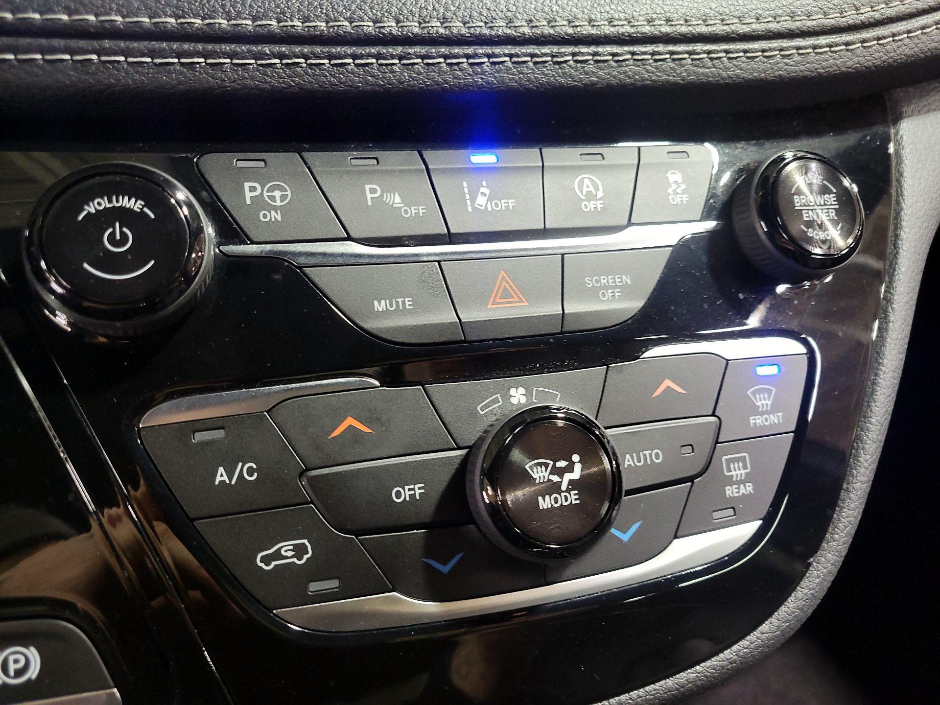 Thumbnail: 2018 Chrysler Pacifica - 17