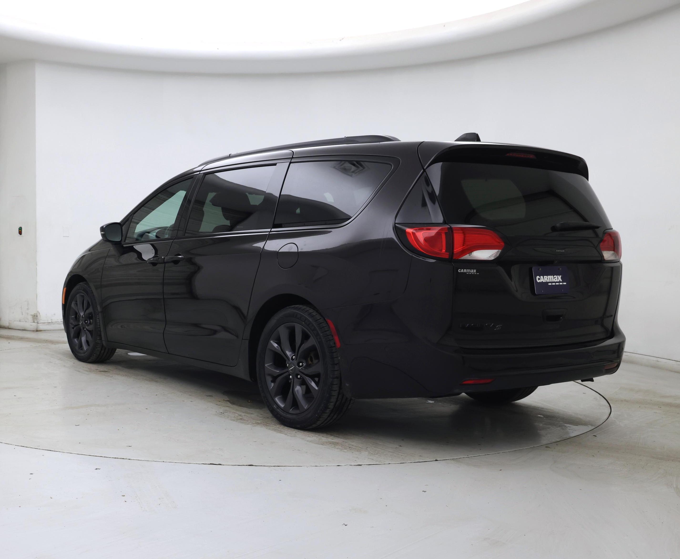 Thumbnail: 2018 Chrysler Pacifica - 2