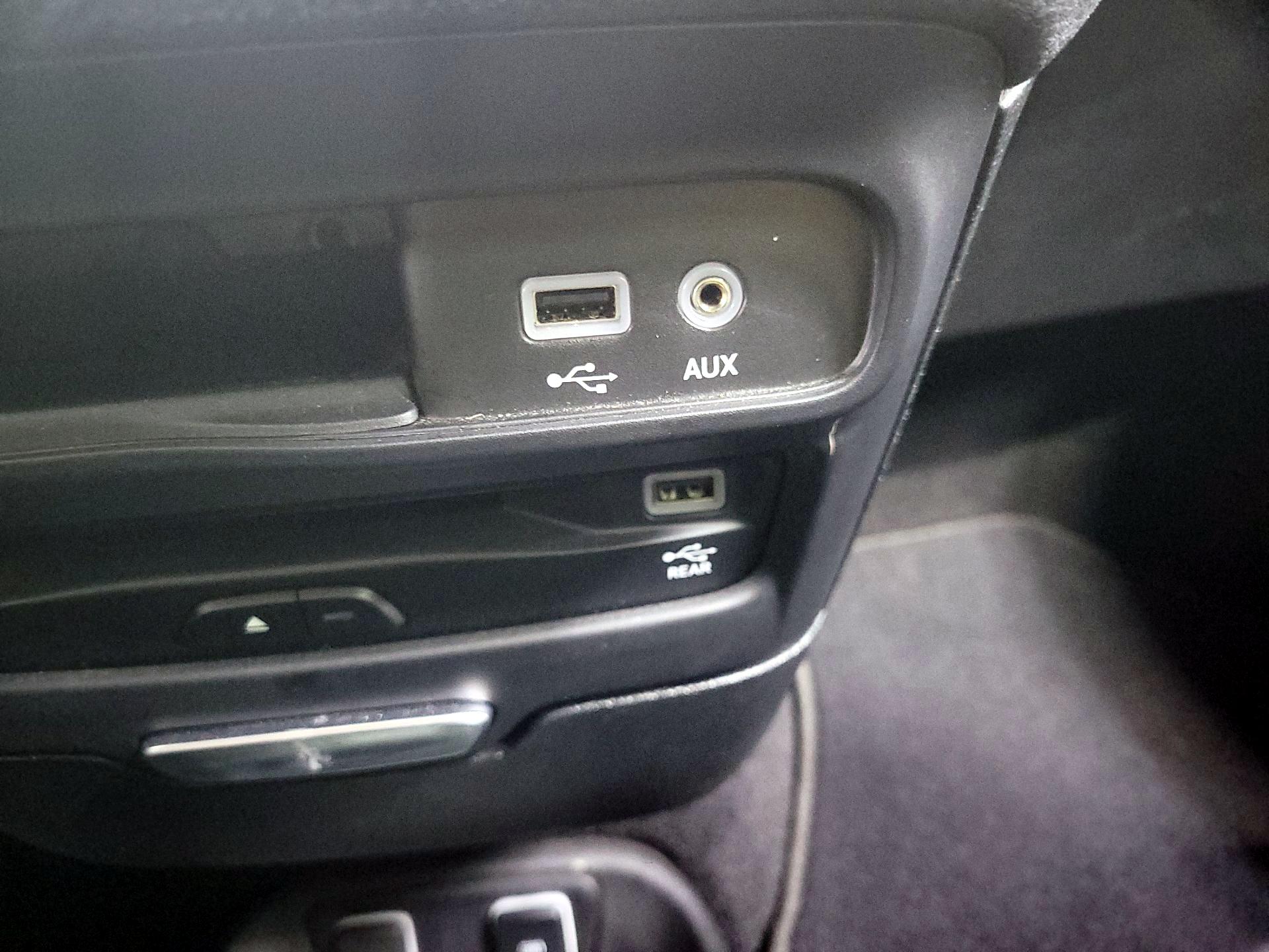 Thumbnail: 2018 Chrysler Pacifica - 19