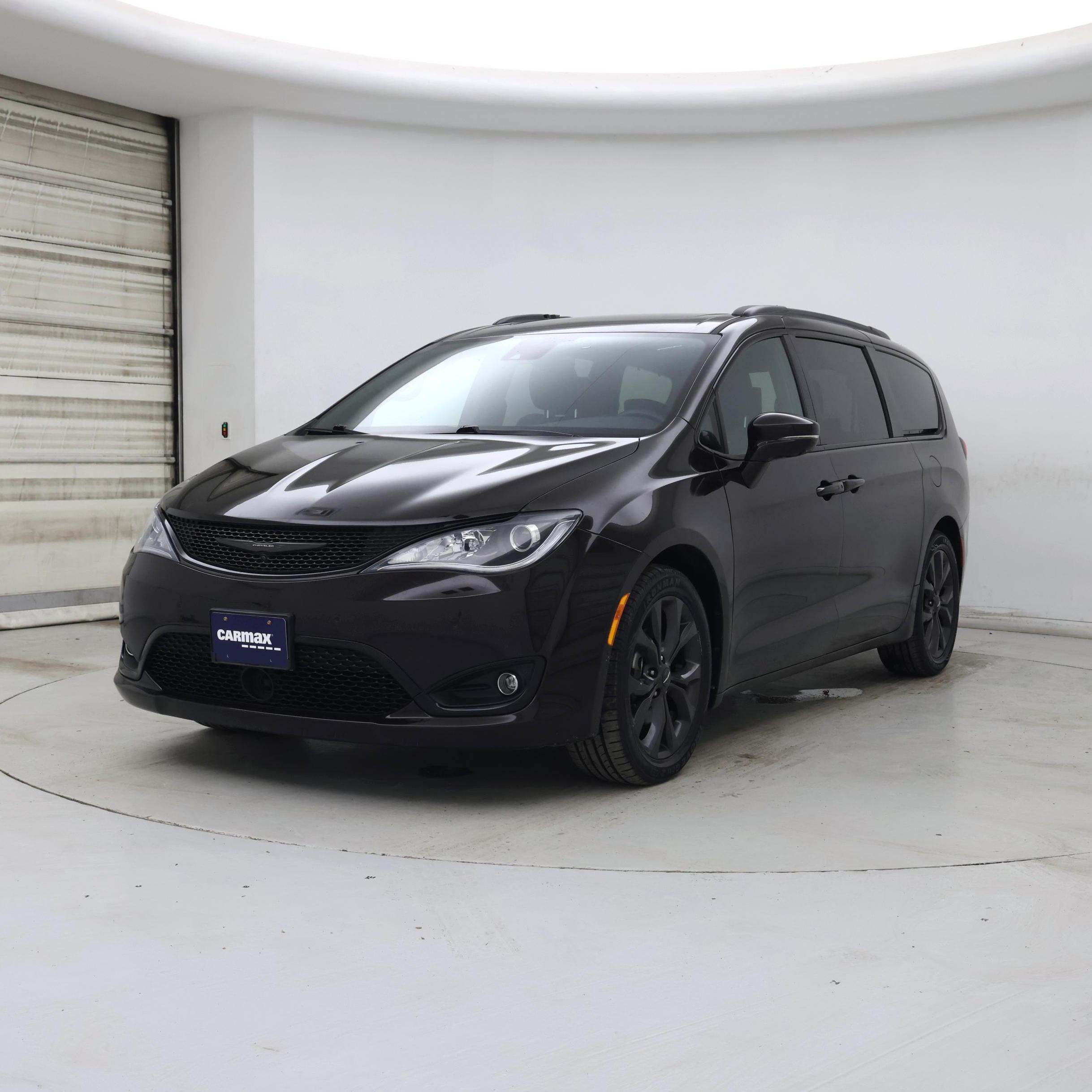Thumbnail: 2018 Chrysler Pacifica - 4
