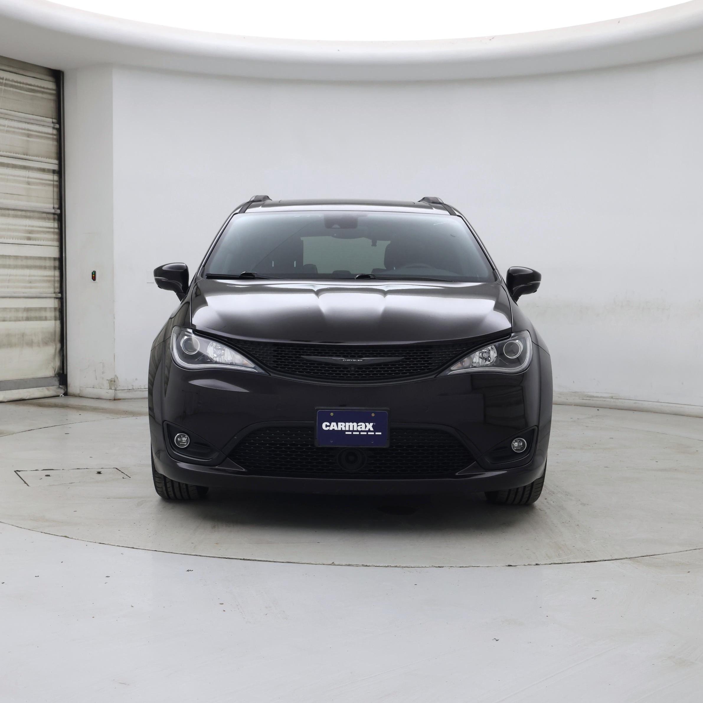 Thumbnail: 2018 Chrysler Pacifica - 5