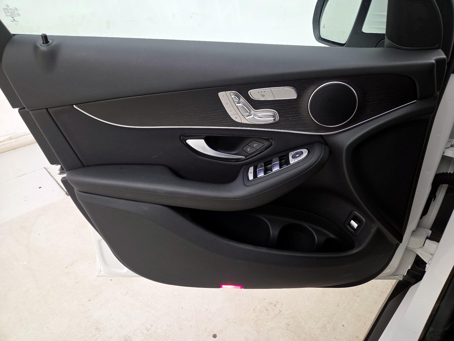 Thumbnail: 2022 Mercedes-Benz GLC - 12