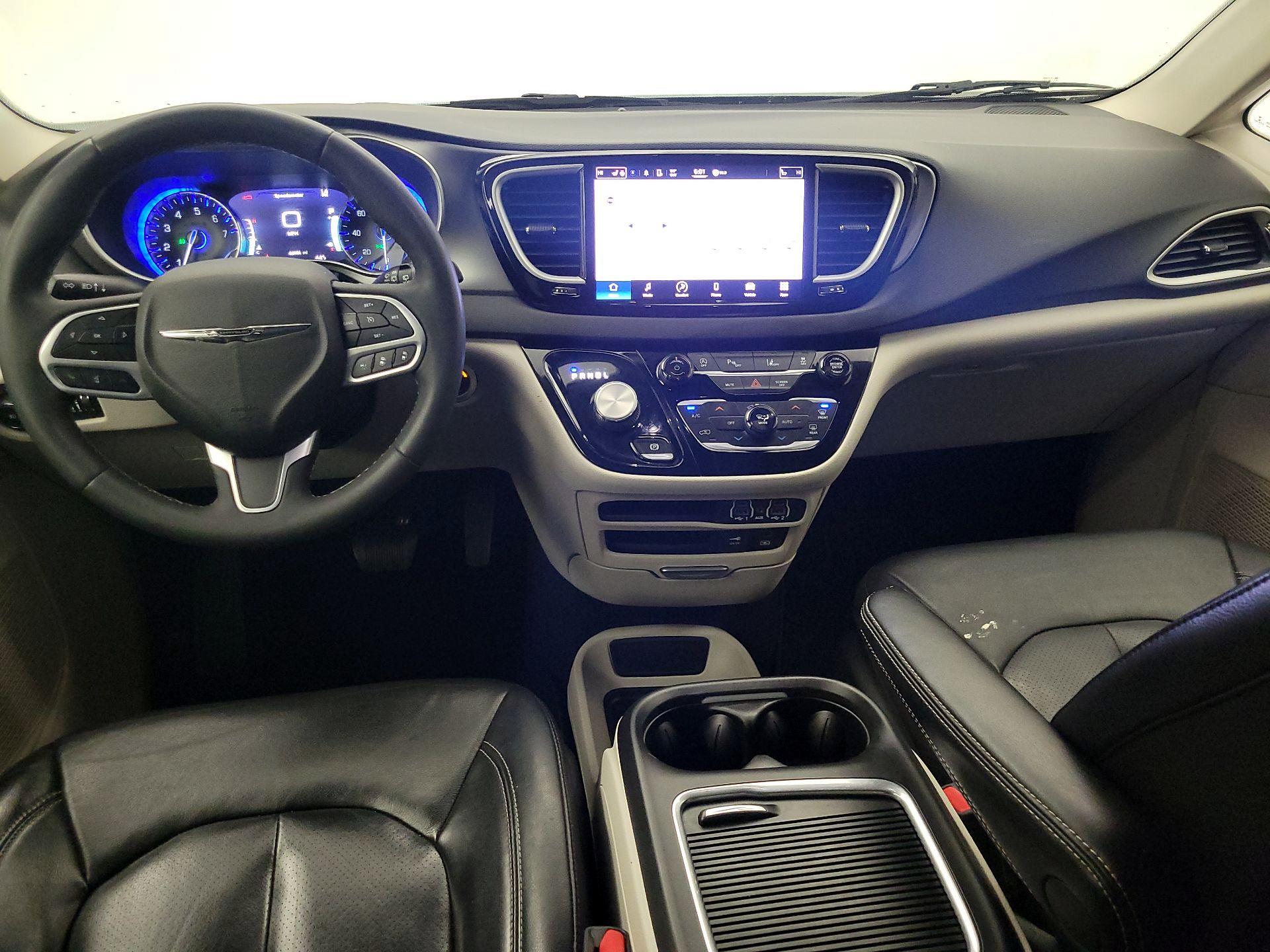 Thumbnail: 2022 Chrysler Pacifica - 9