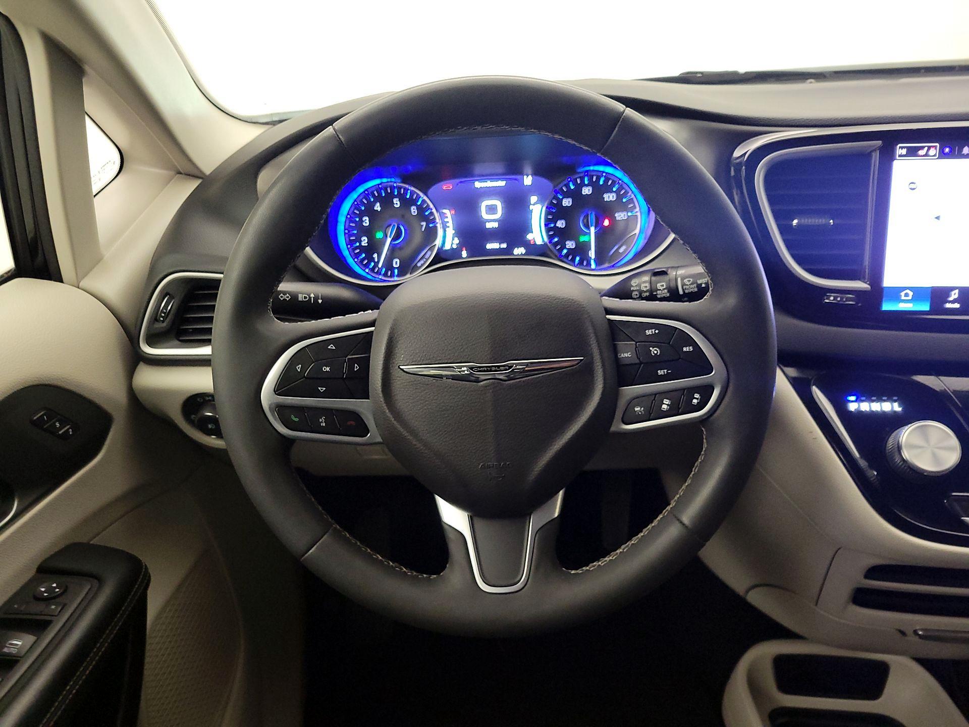 Thumbnail: 2022 Chrysler Pacifica - 10