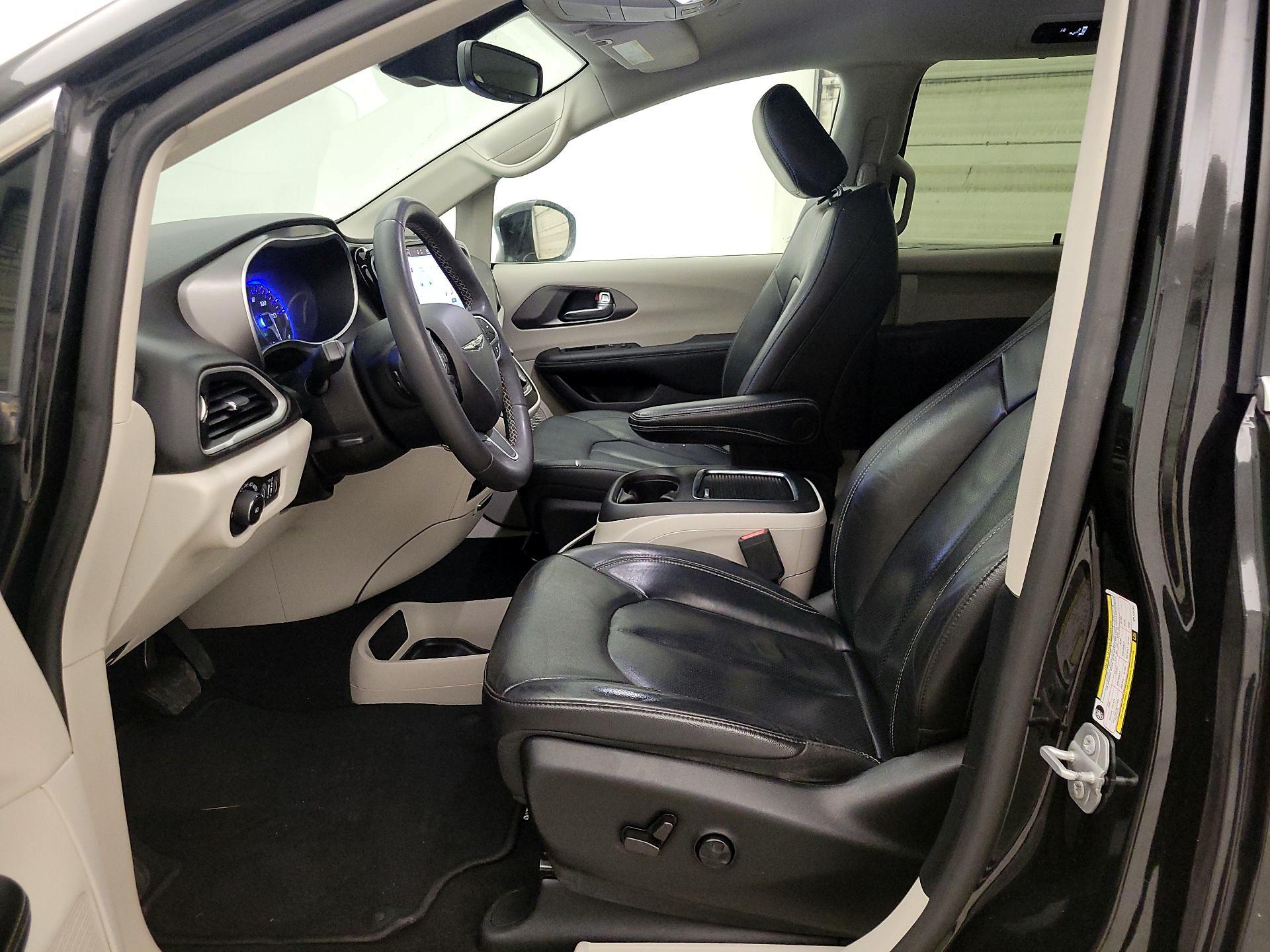 Thumbnail: 2022 Chrysler Pacifica - 11