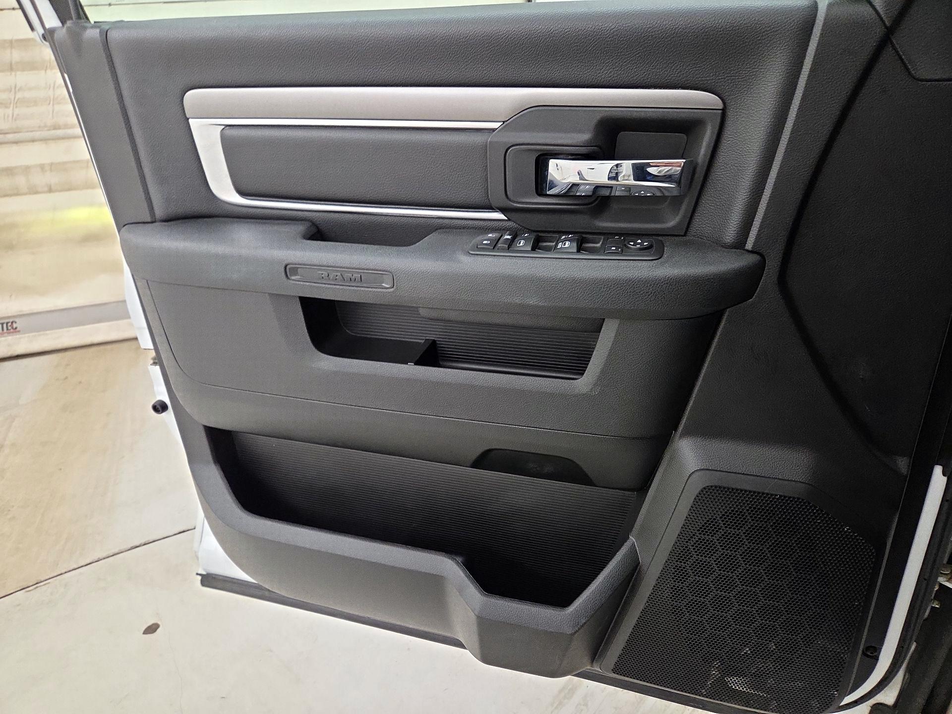 Thumbnail: 2021 RAM 1500 Classic - 12