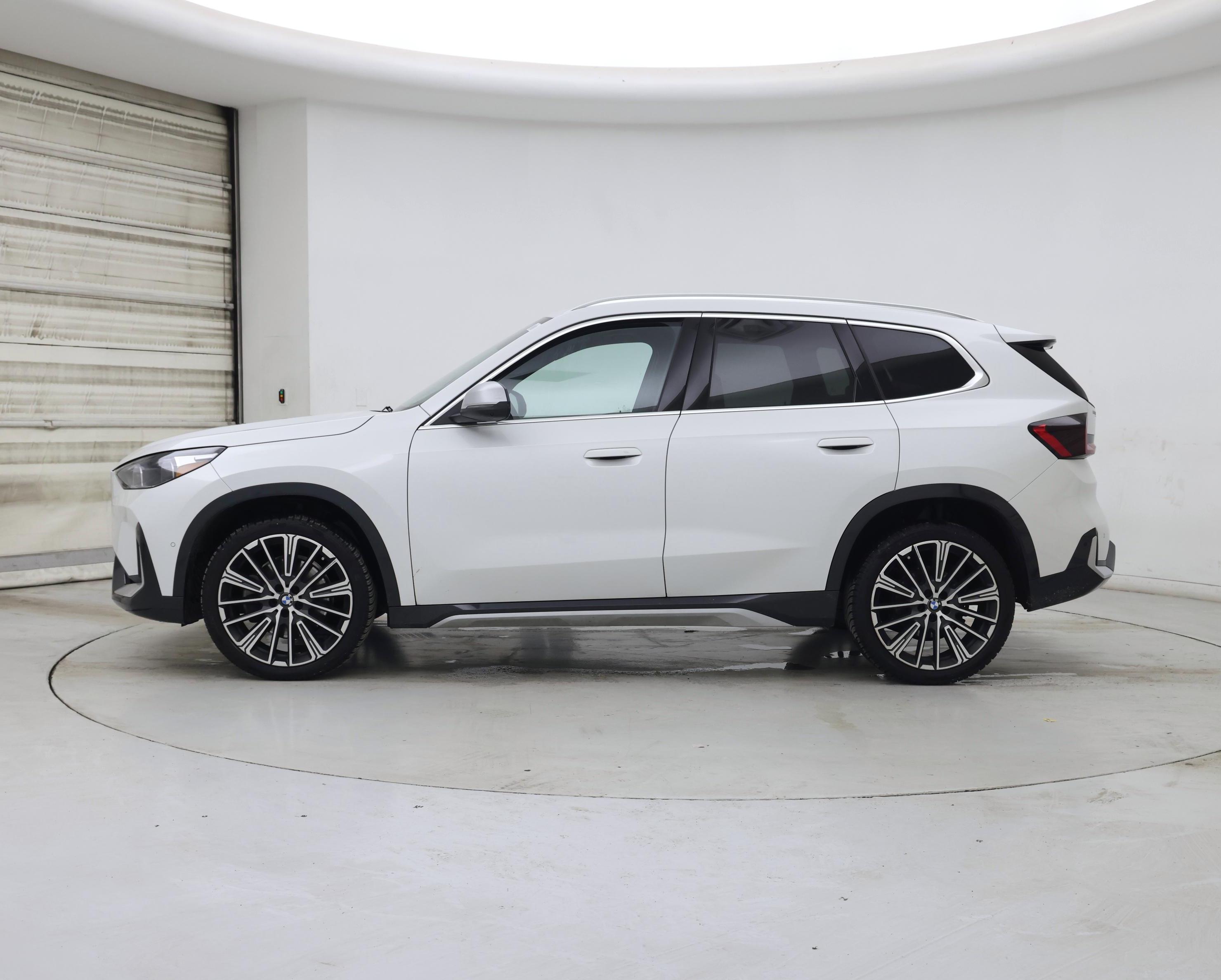 Thumbnail: 2023 BMW X1 - 3