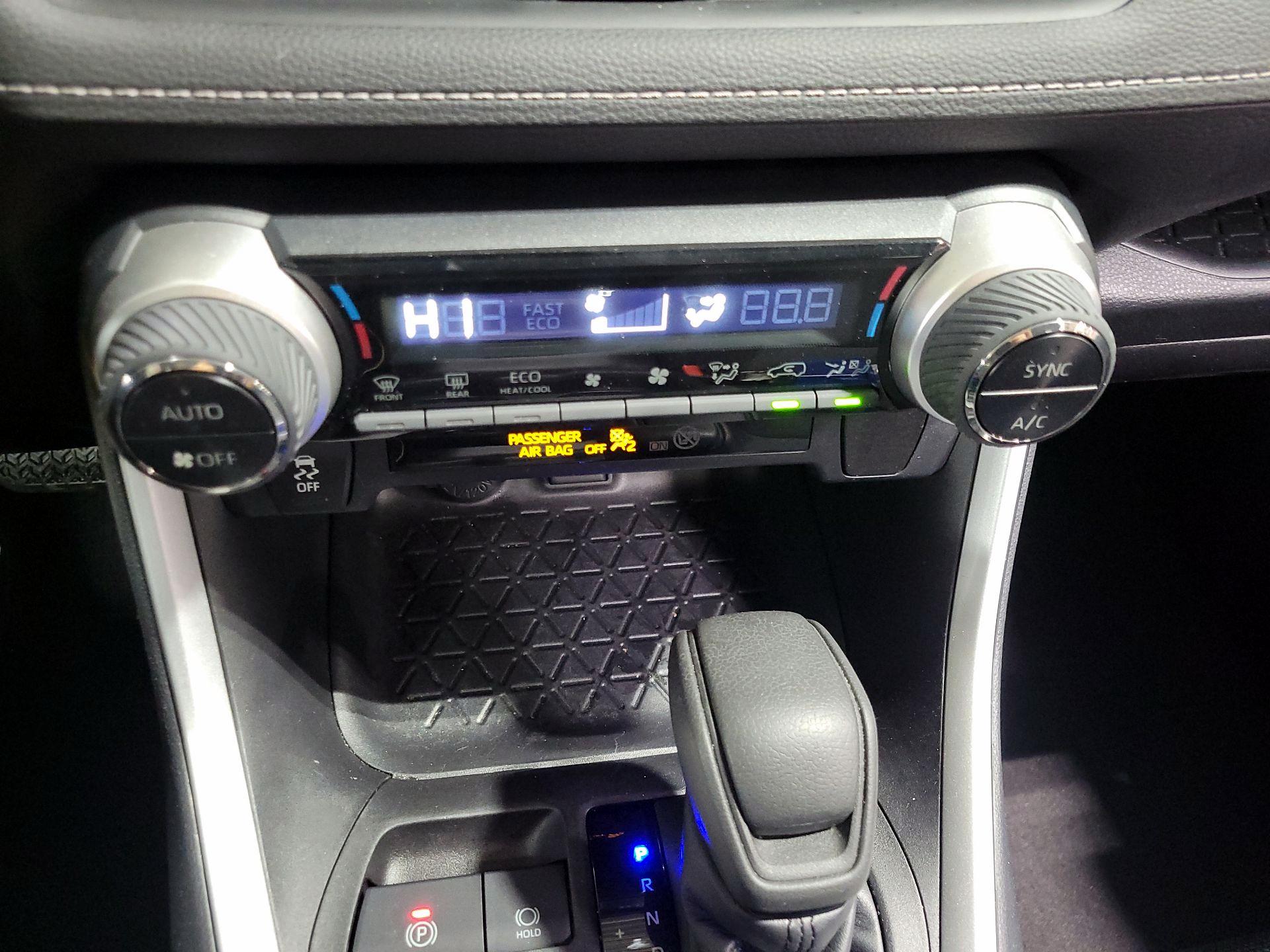 Thumbnail: 2021 Toyota RAV4 - 16