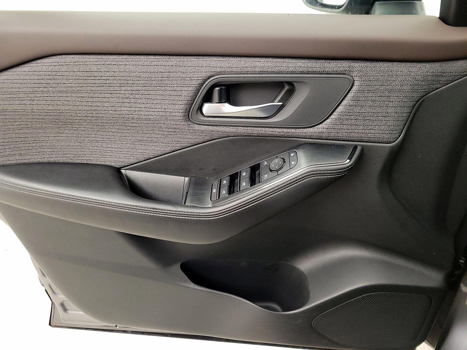 Thumbnail: 2021 Nissan Rogue - 12