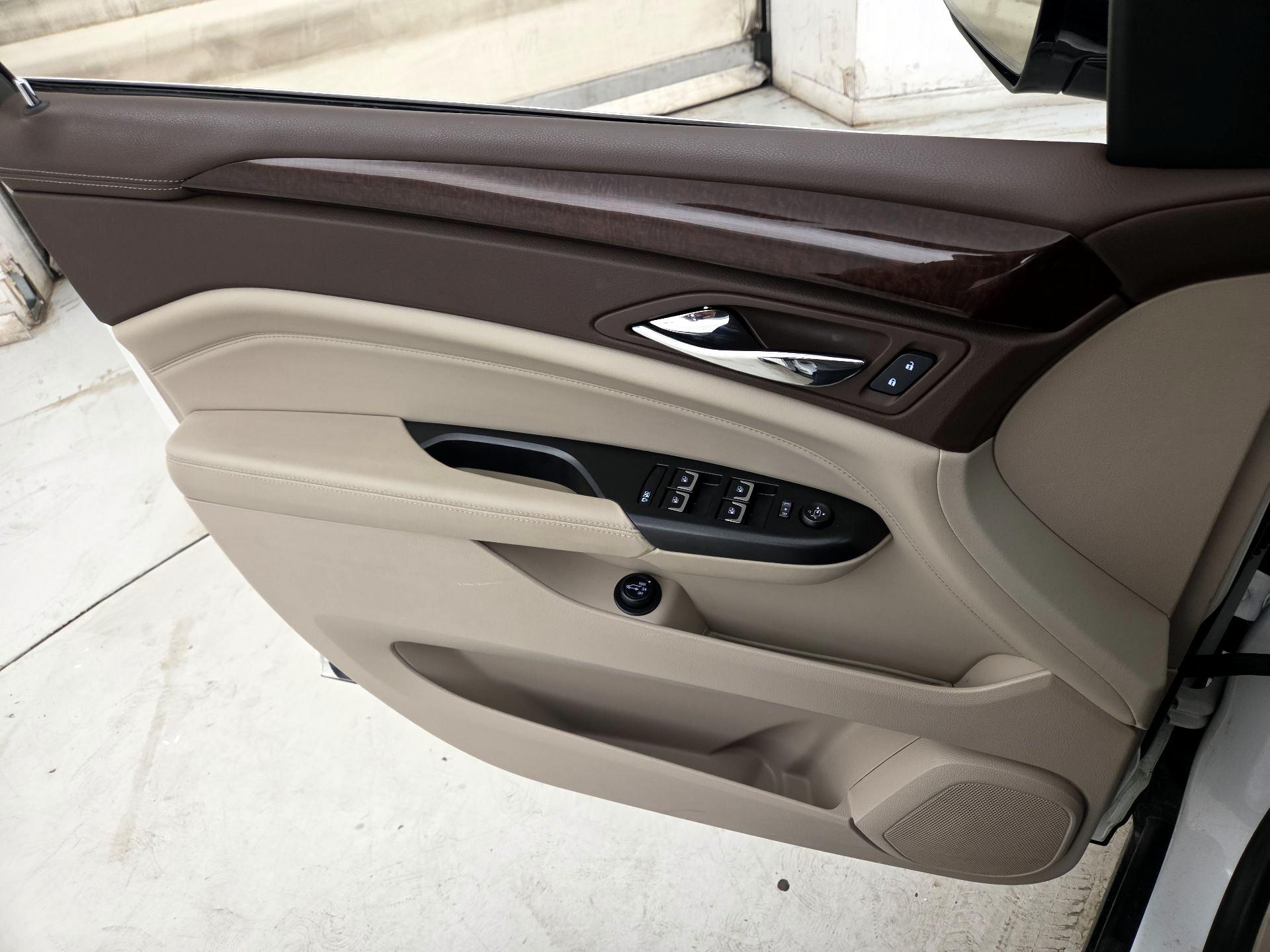 Thumbnail: 2016 Cadillac SRX - 12