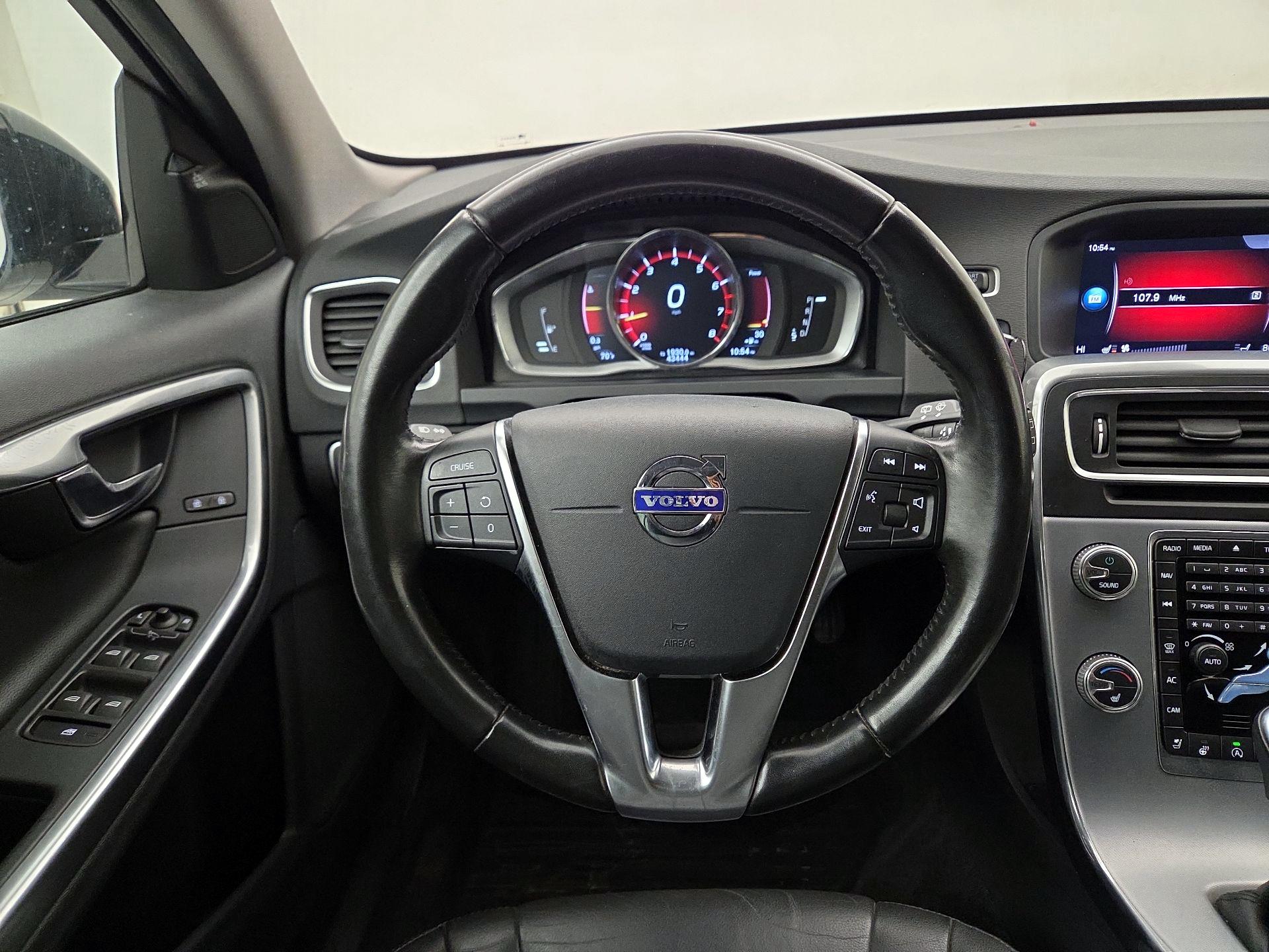 Thumbnail: 2018 Volvo S60 - 10