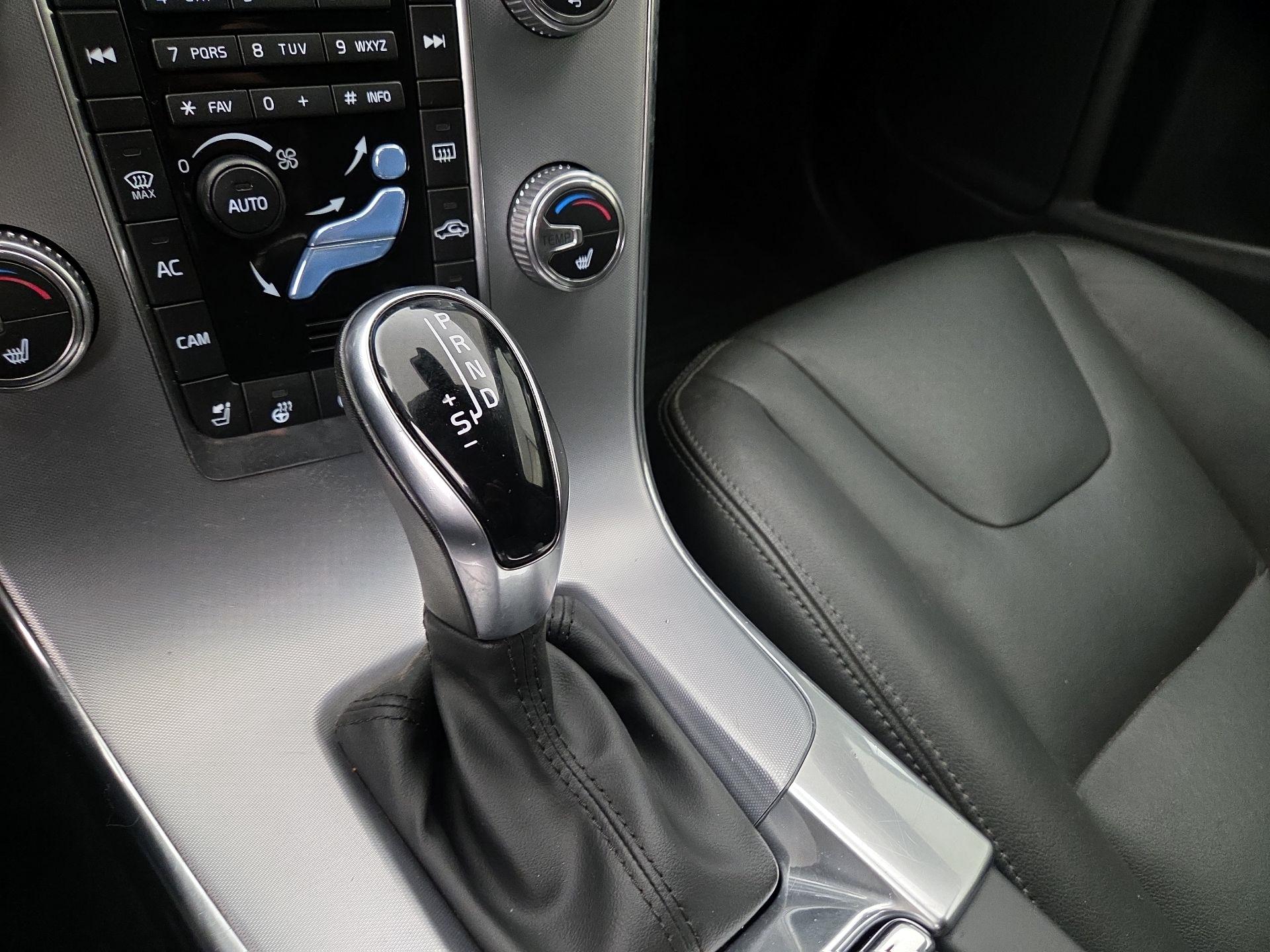 Thumbnail: 2018 Volvo S60 - 18