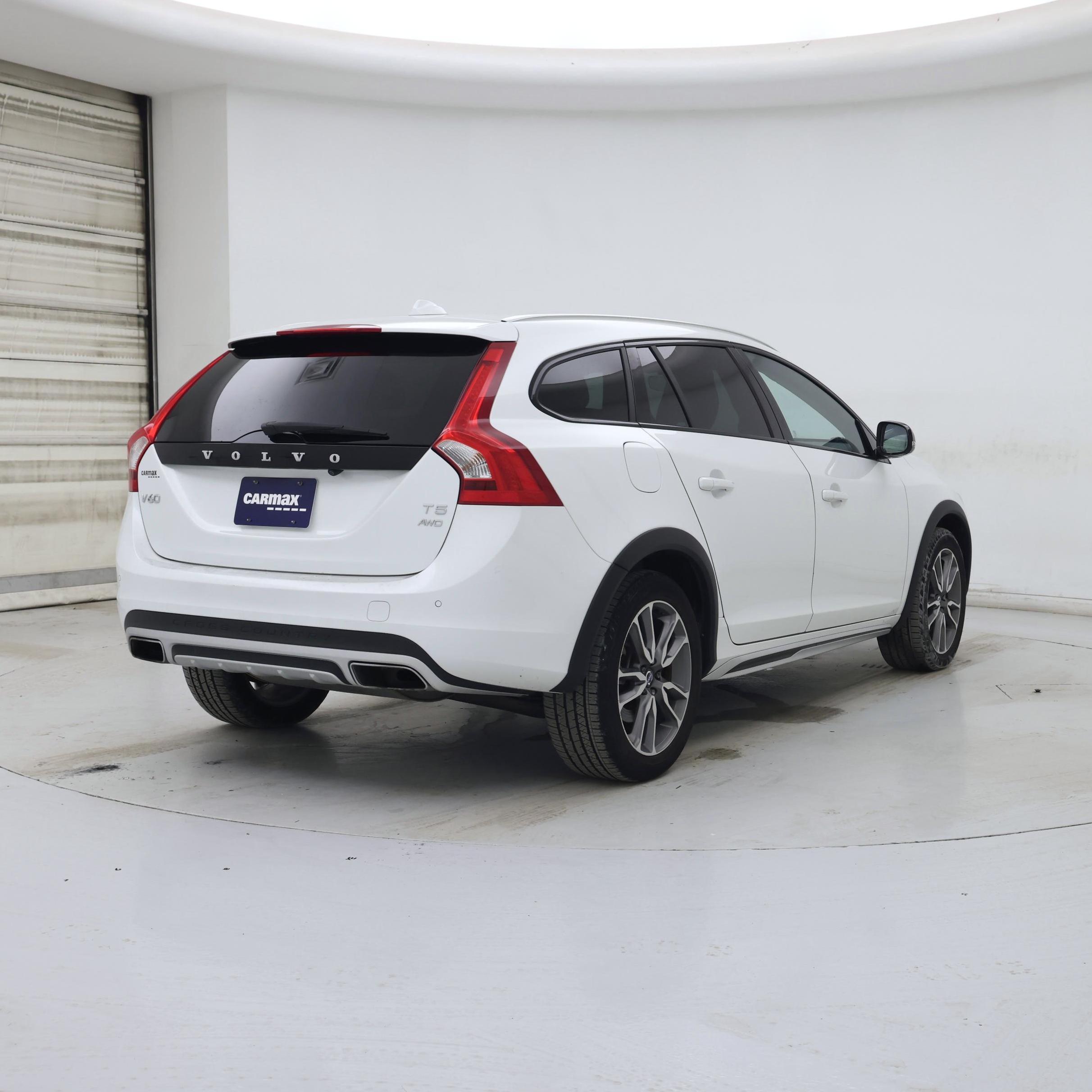 Thumbnail: 2018 Volvo S60 - 8