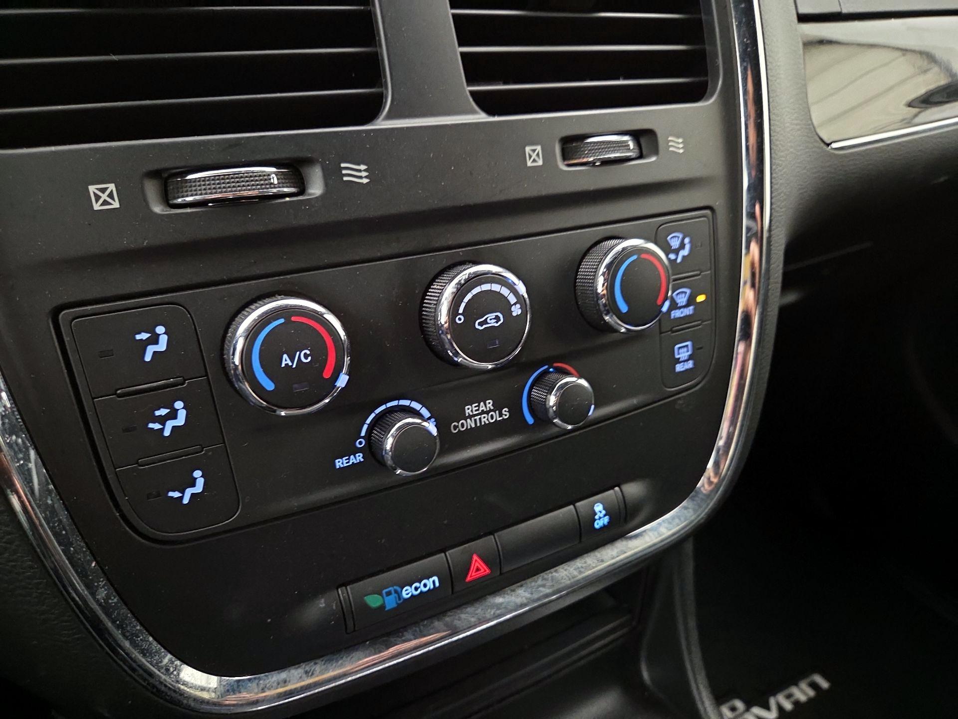 Thumbnail: 2018 Dodge Grand Caravan - 16