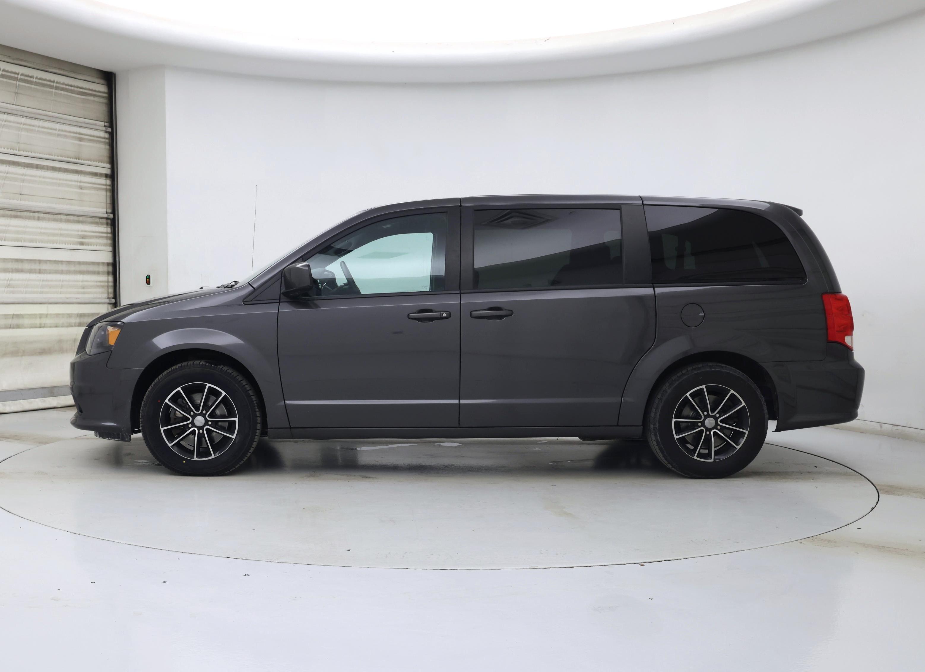 Thumbnail: 2018 Dodge Grand Caravan - 3