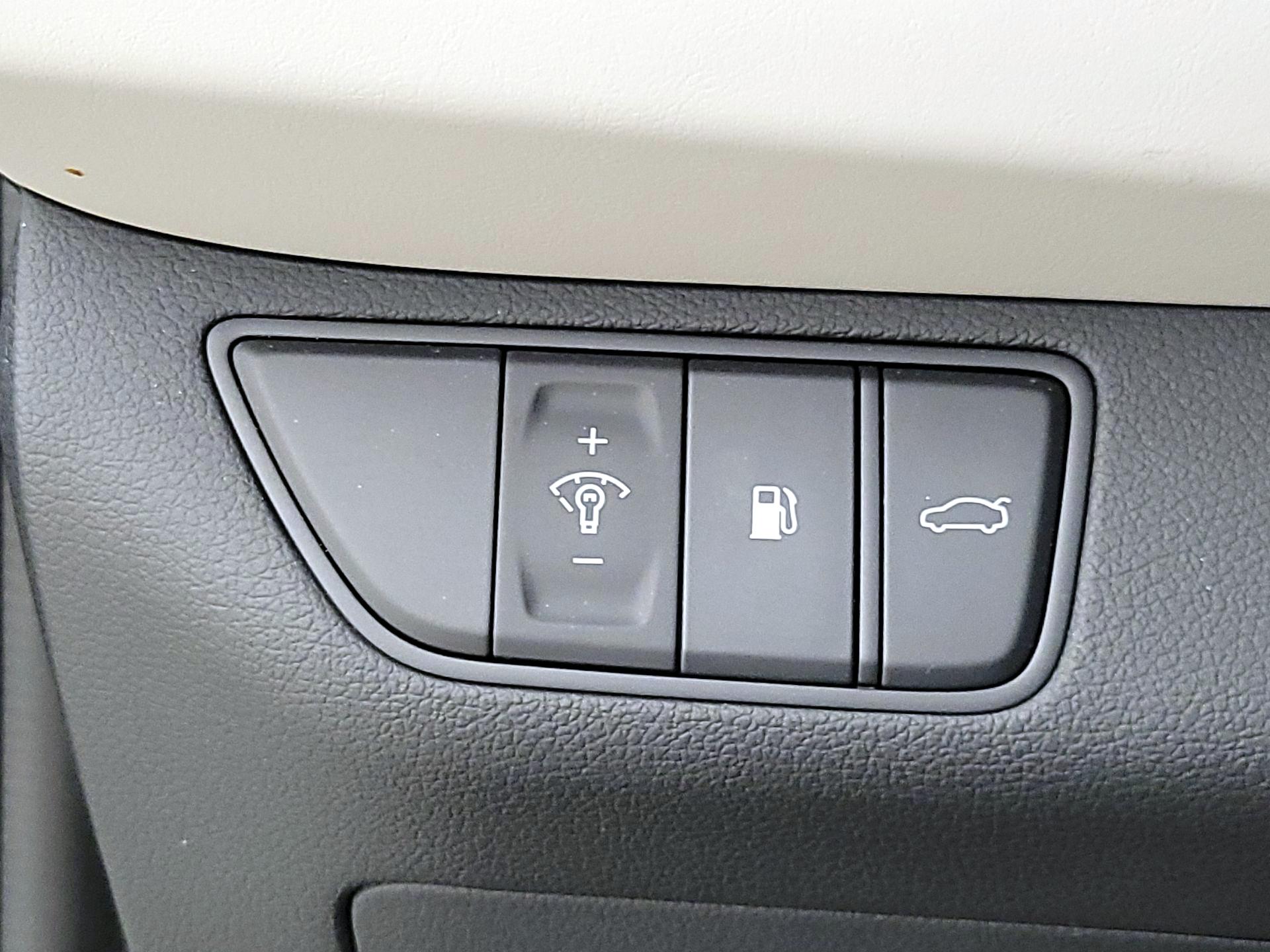 Thumbnail: 2022 Genesis G70 - 13