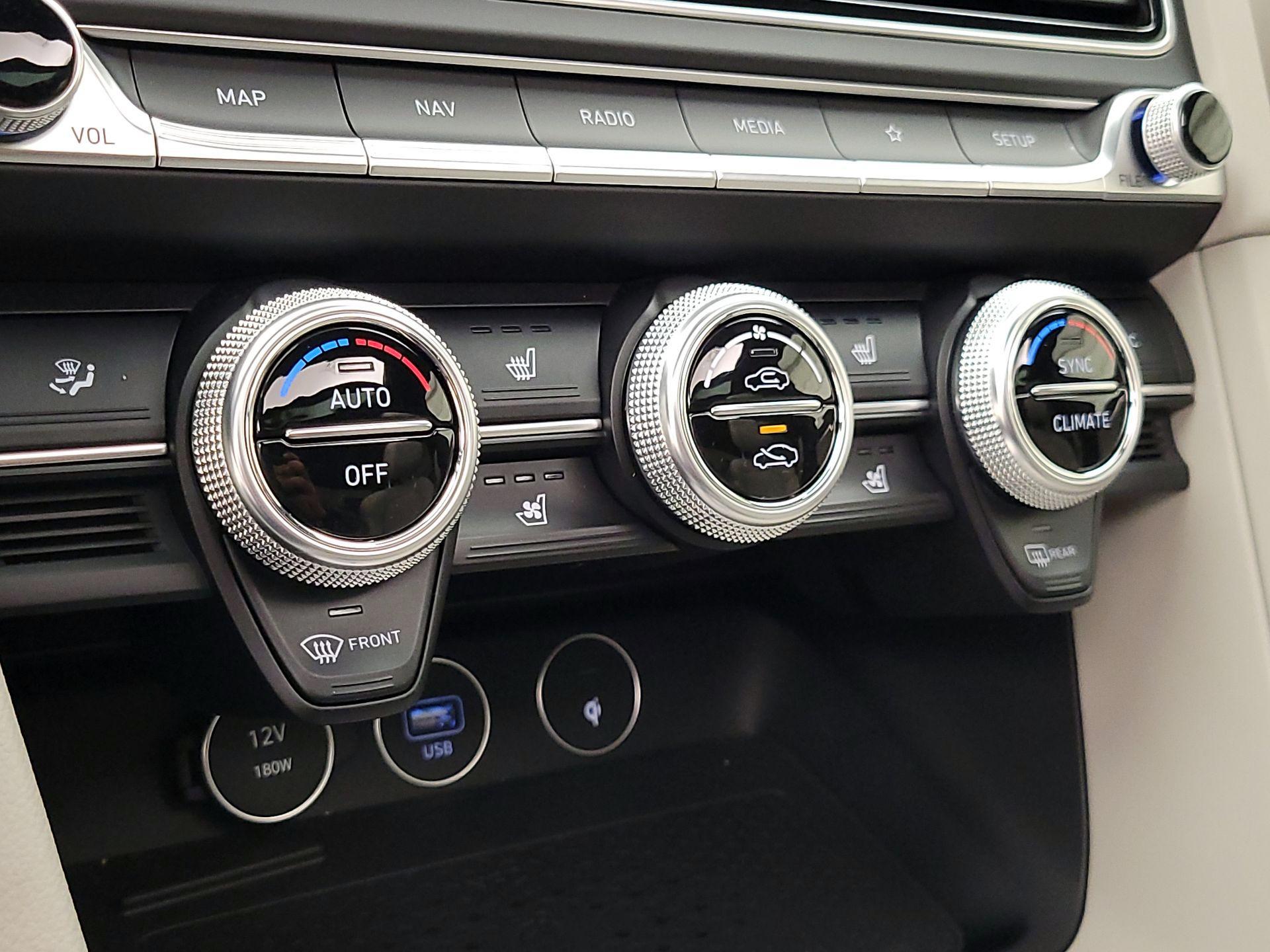 Thumbnail: 2022 Genesis G70 - 16