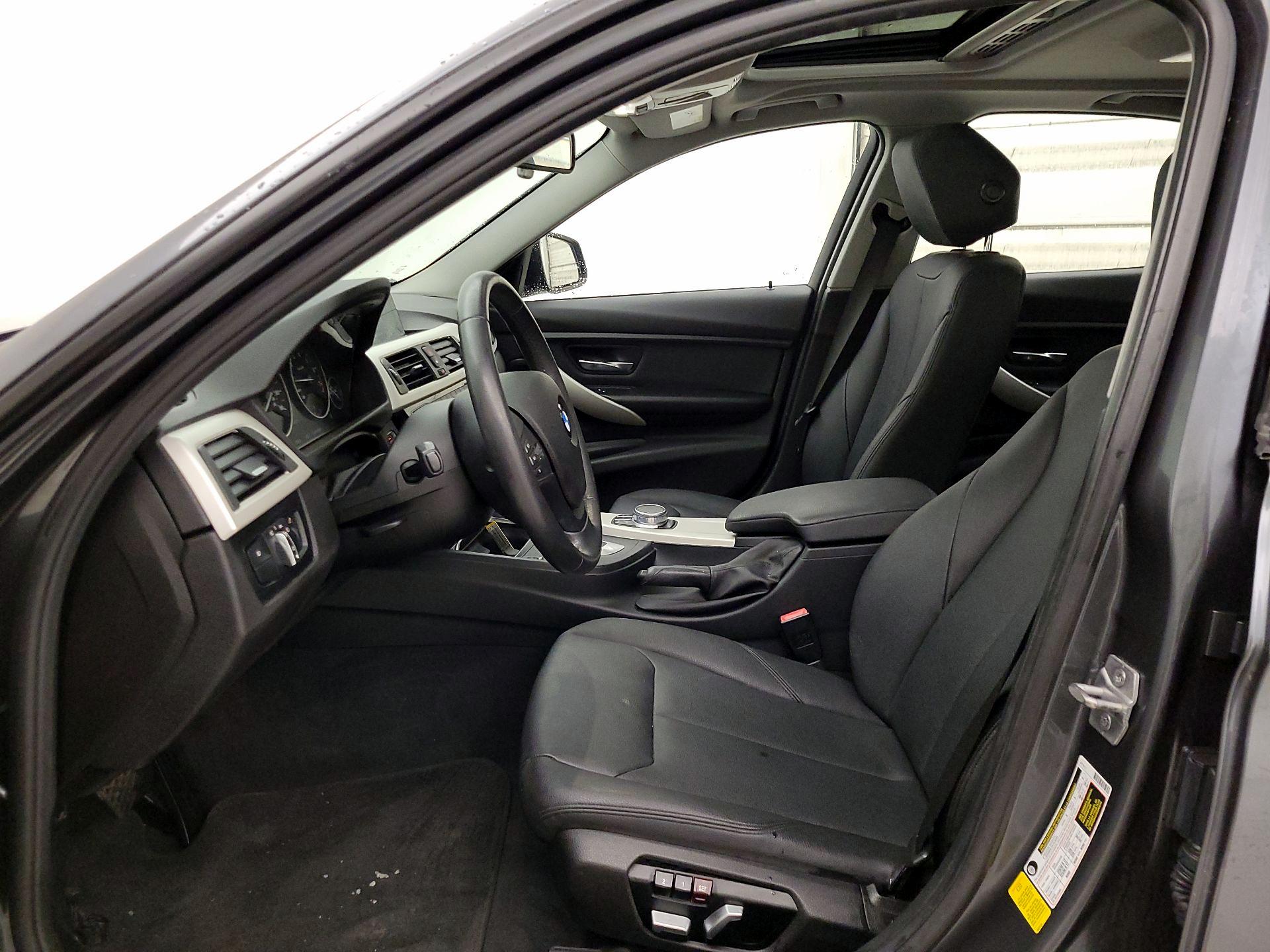 Thumbnail: 2017 BMW 3 Series - 11