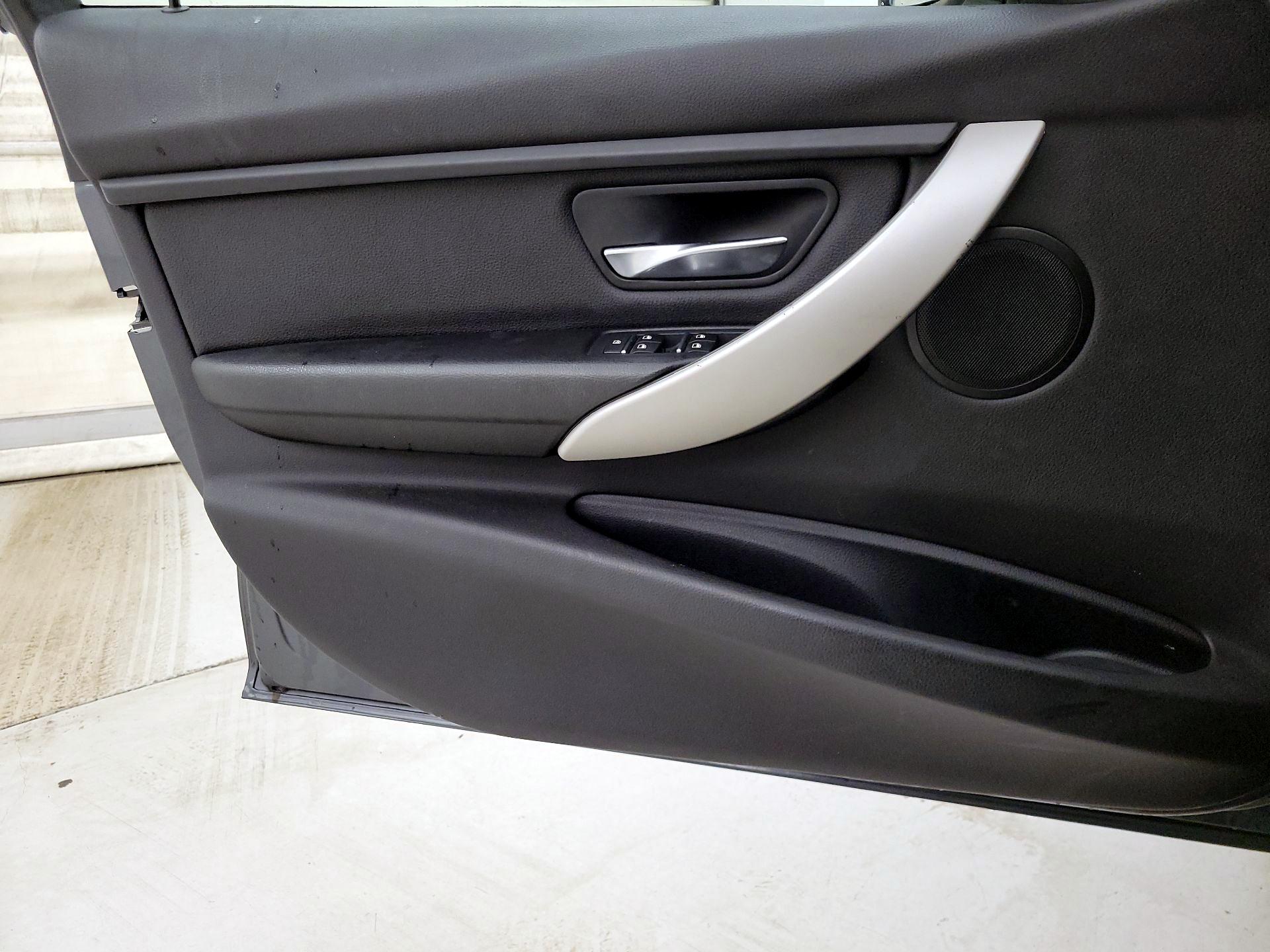 Thumbnail: 2017 BMW 3 Series - 12