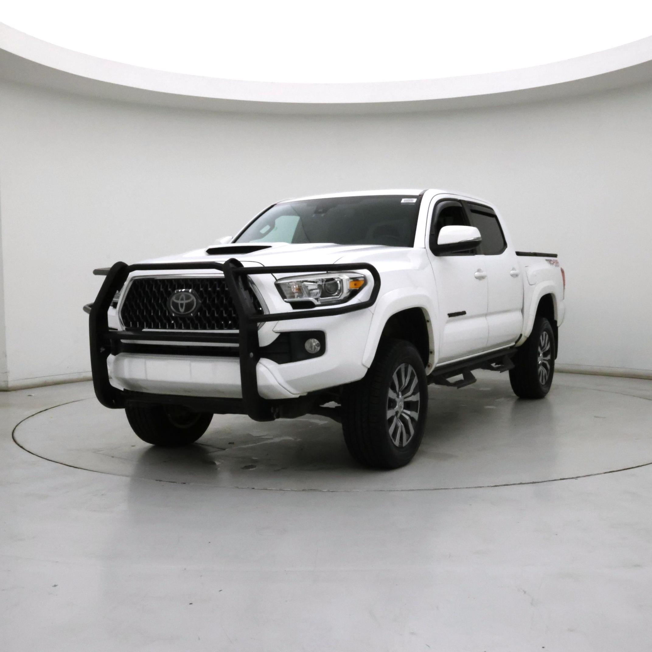 Thumbnail: 2019 Toyota Tacoma - 4