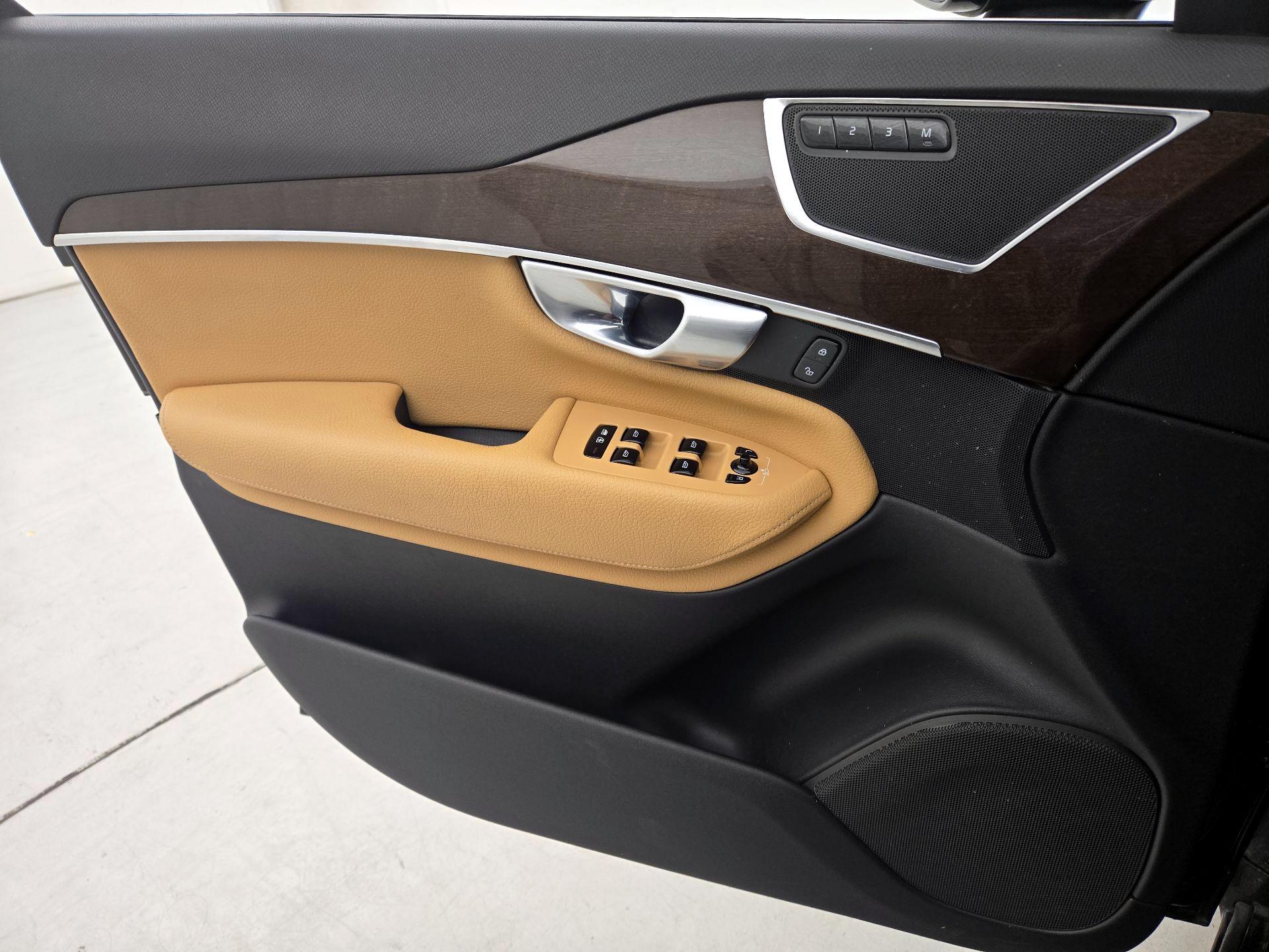 Thumbnail: 2016 Volvo XC90 - 12