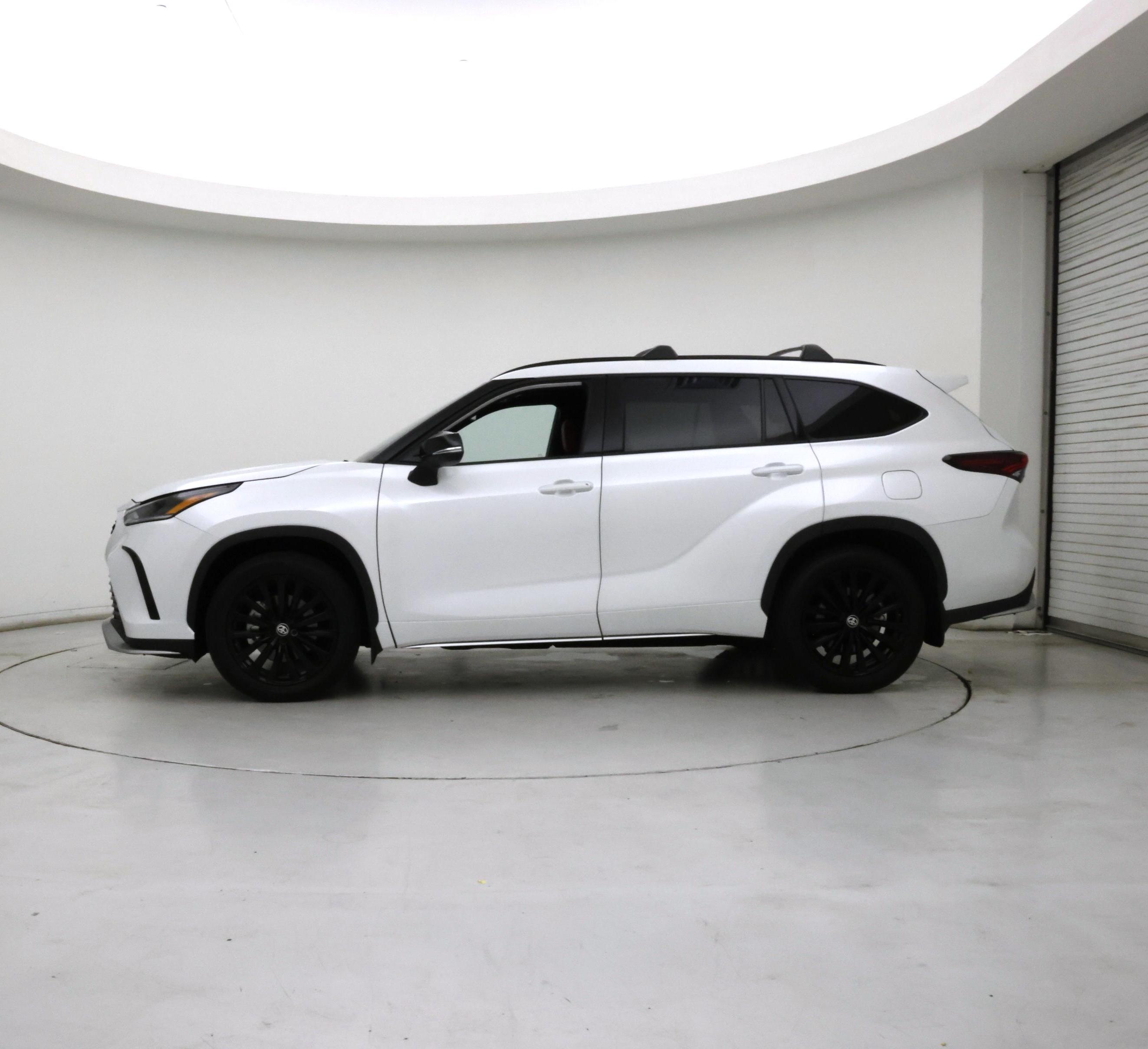 Thumbnail: 2024 Toyota Highlander - 3