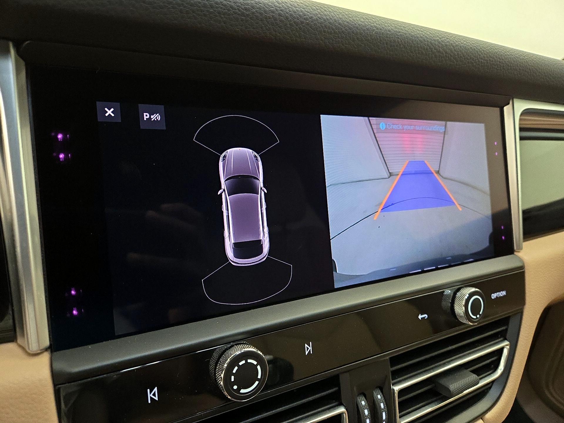Thumbnail: 2023 Porsche Macan - 15