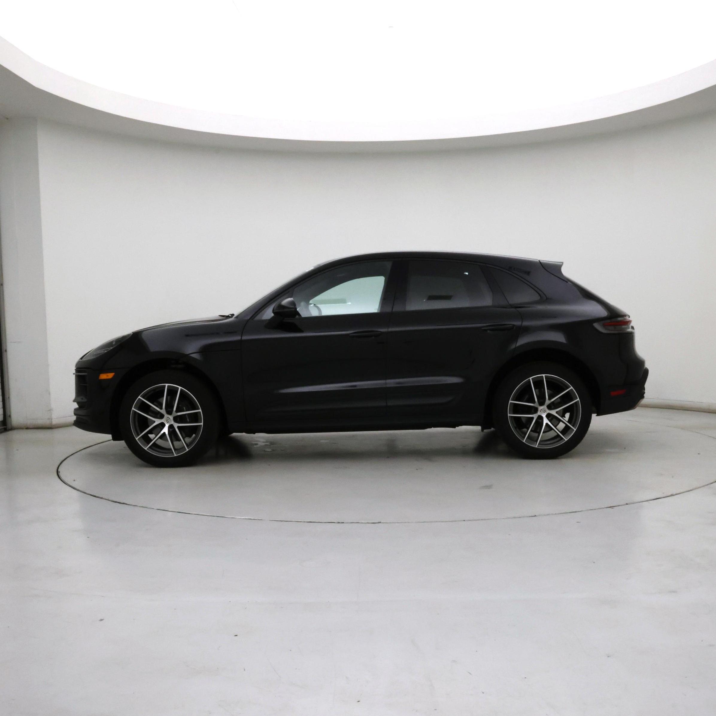 Thumbnail: 2023 Porsche Macan - 3
