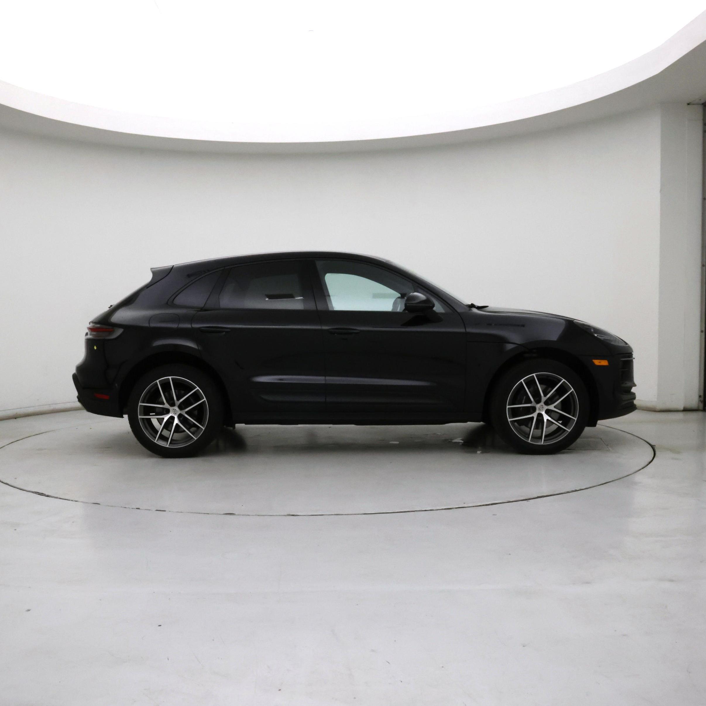 Thumbnail: 2023 Porsche Macan - 7