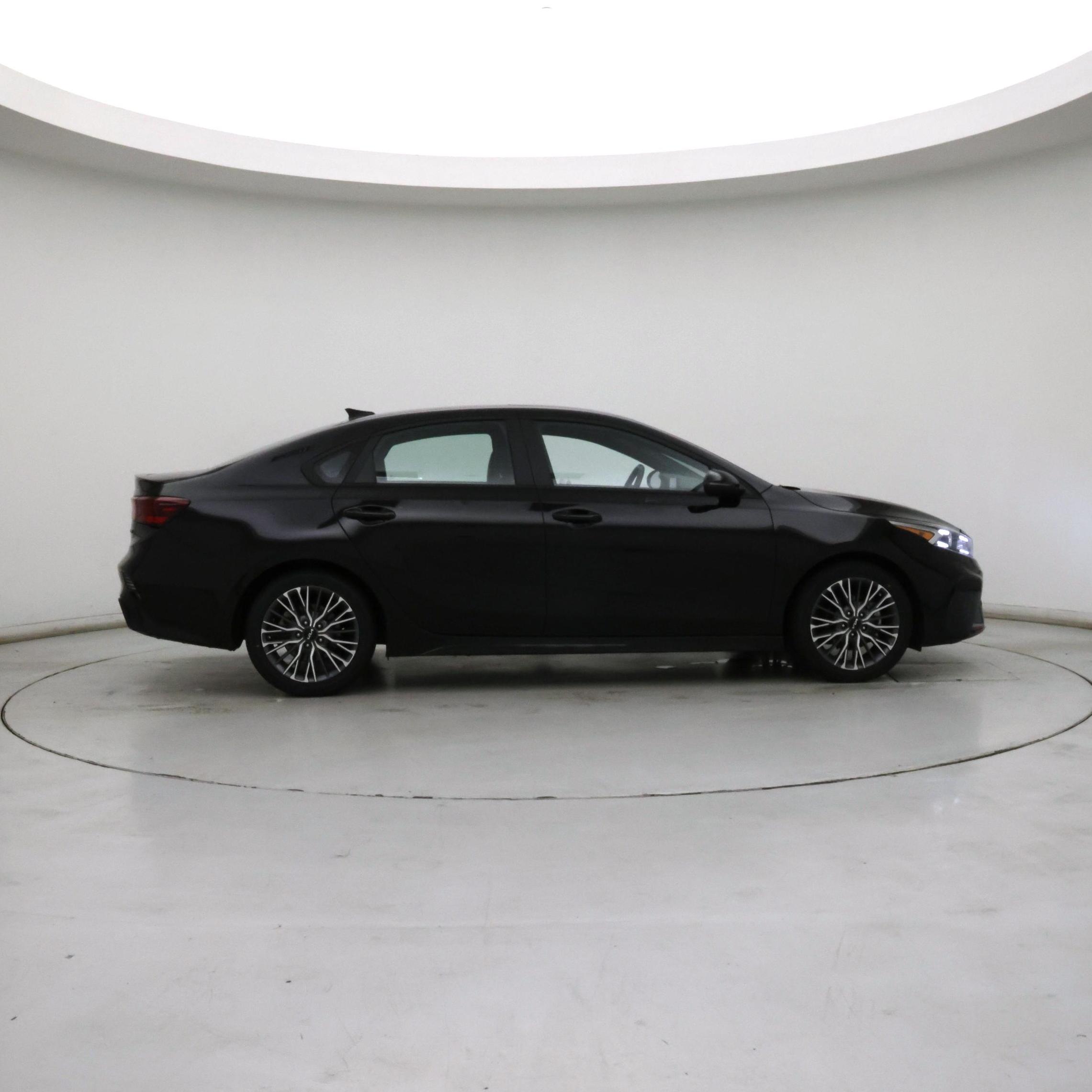 Thumbnail: 2023 Kia Forte - 7