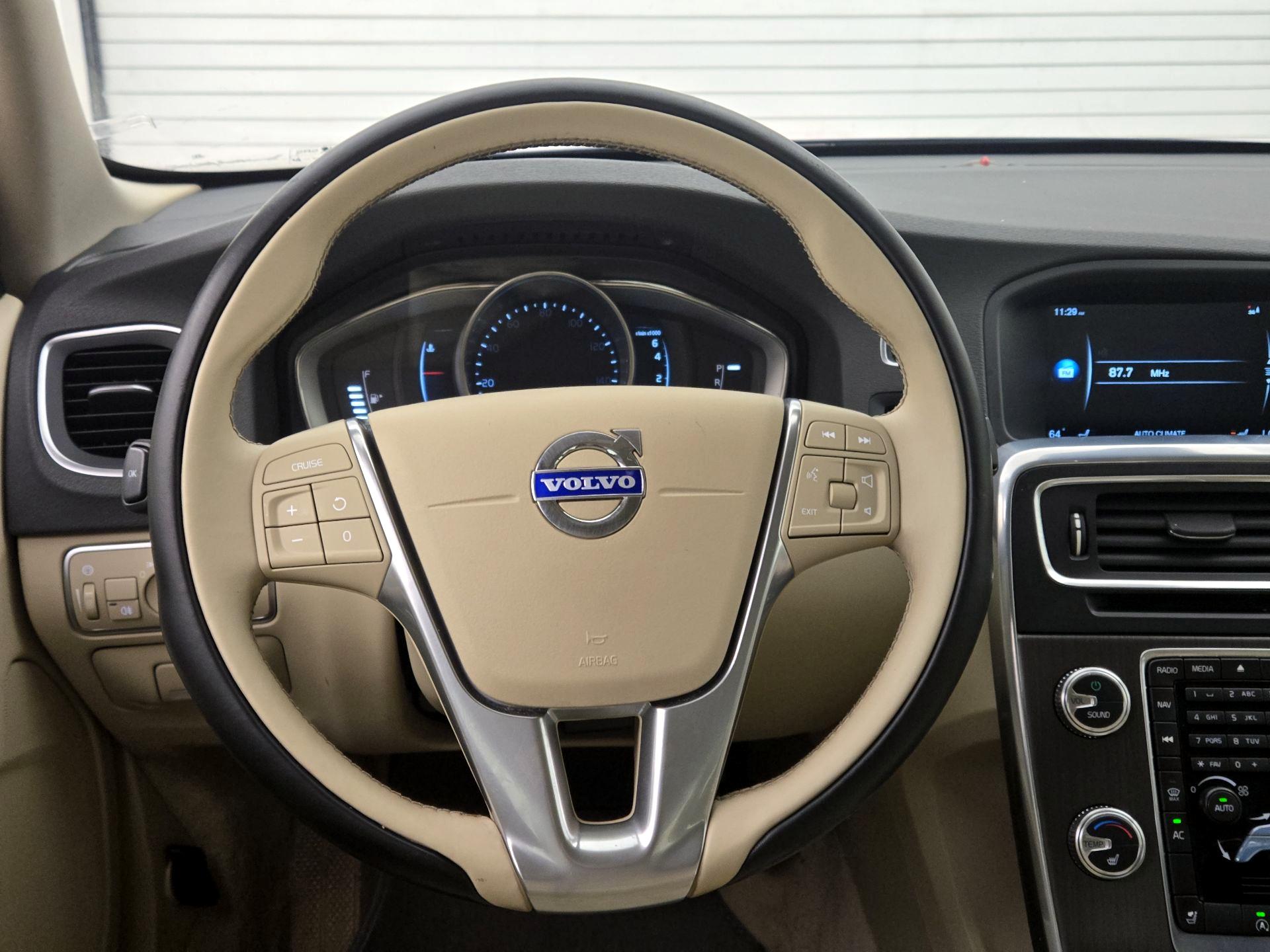 Thumbnail: 2015 Volvo S60 - 10