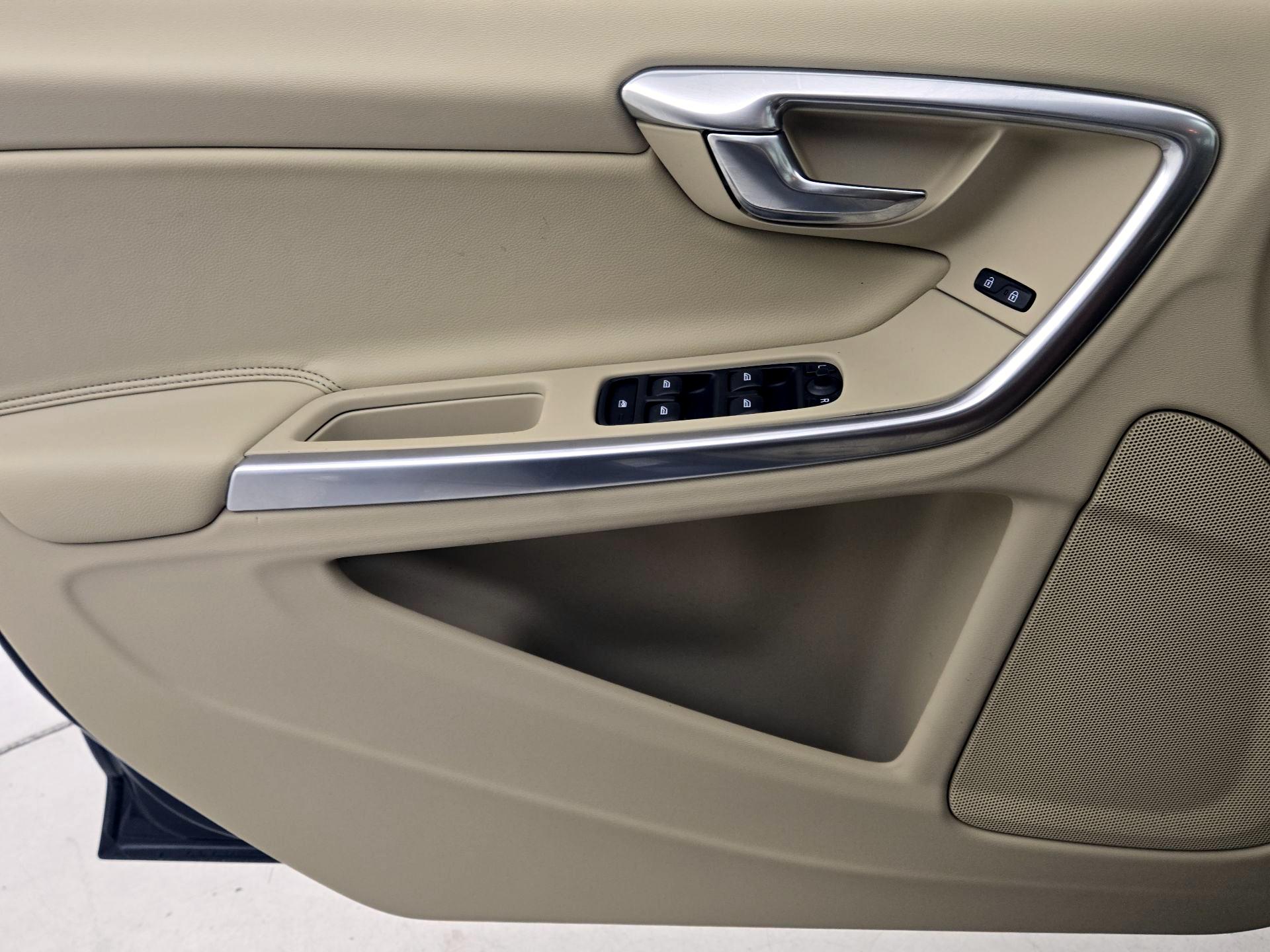 Thumbnail: 2015 Volvo S60 - 12