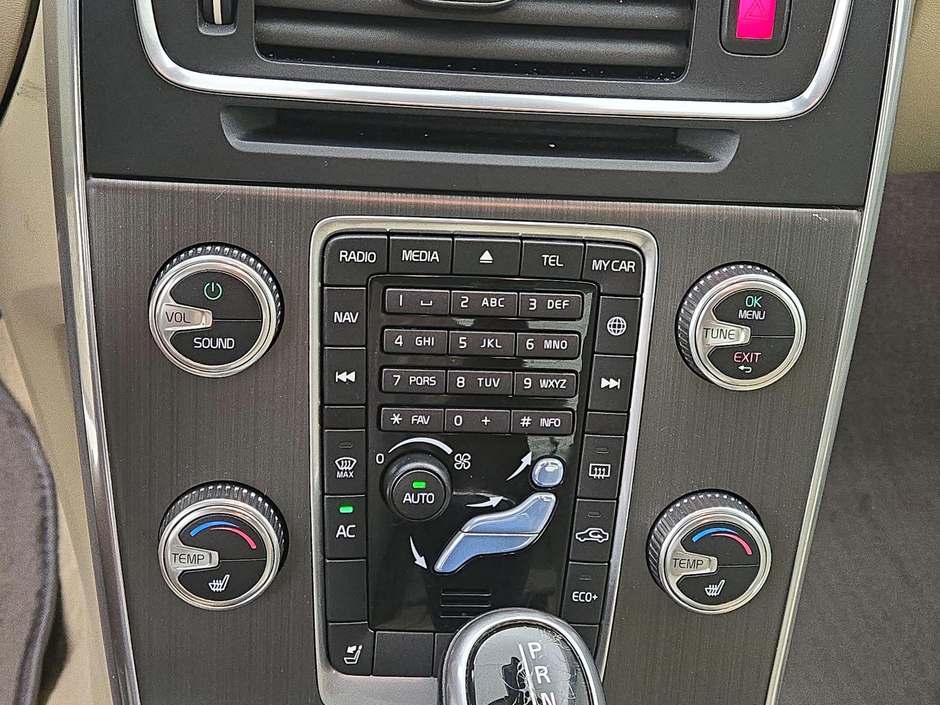 Thumbnail: 2015 Volvo S60 - 15