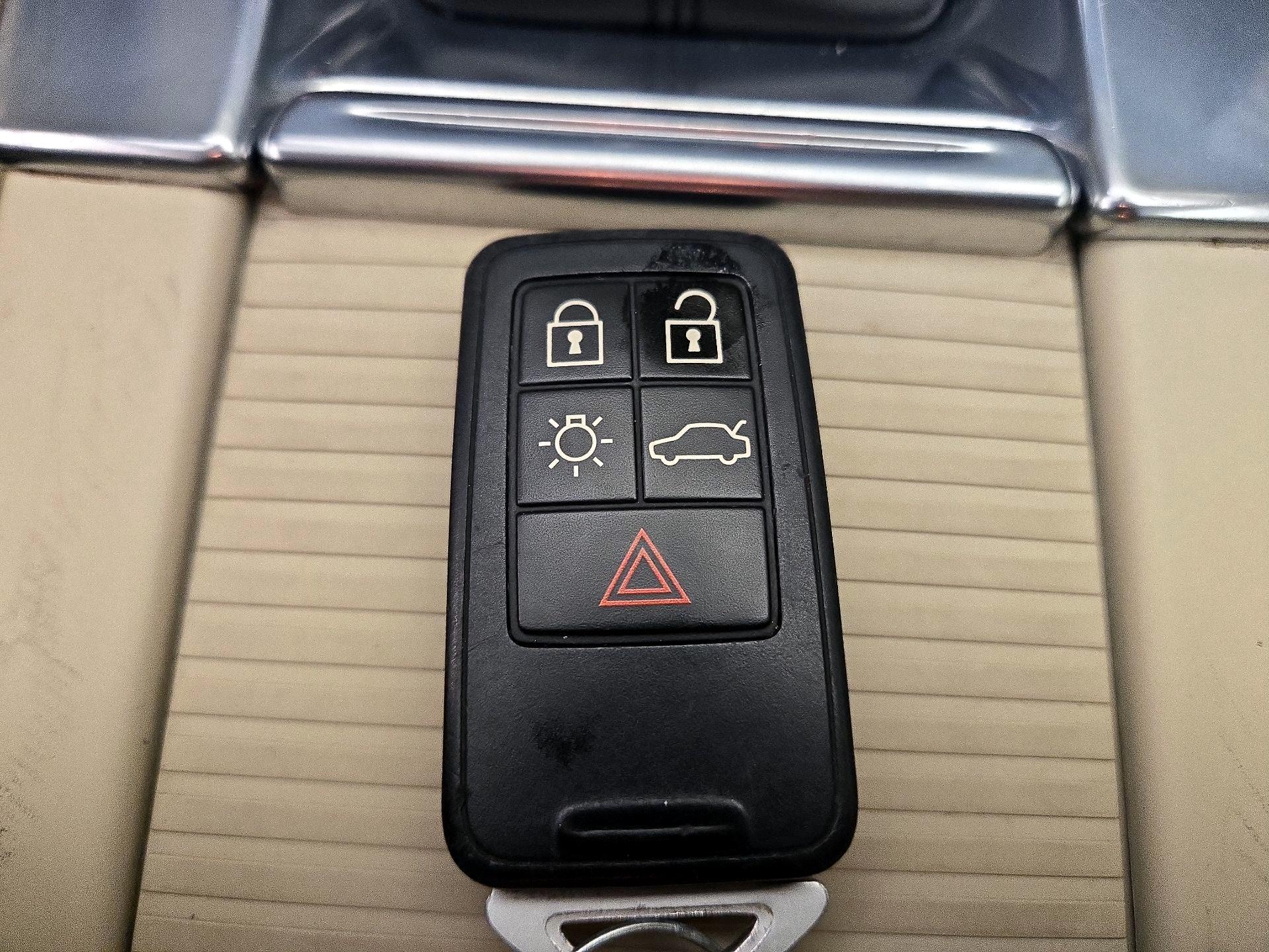 Thumbnail: 2015 Volvo S60 - 20