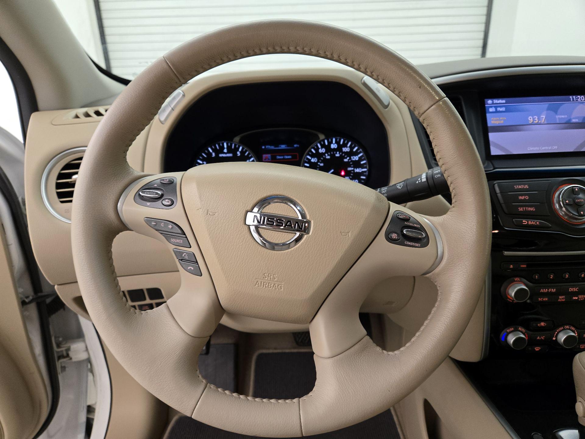 Thumbnail: 2014 Nissan Pathfinder - 10
