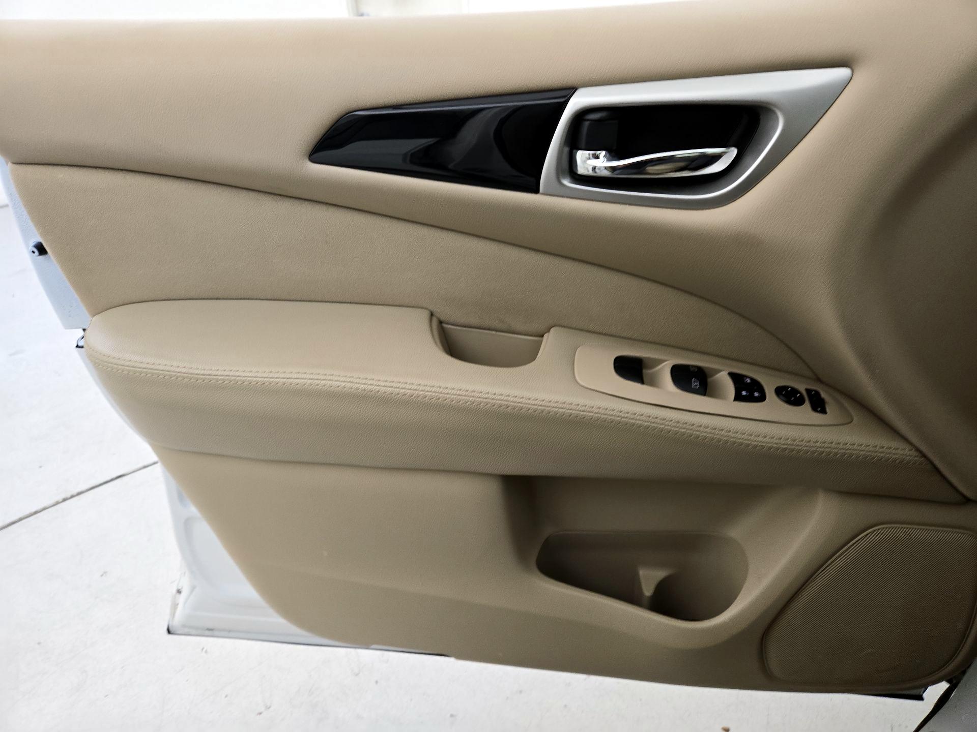 Thumbnail: 2014 Nissan Pathfinder - 12
