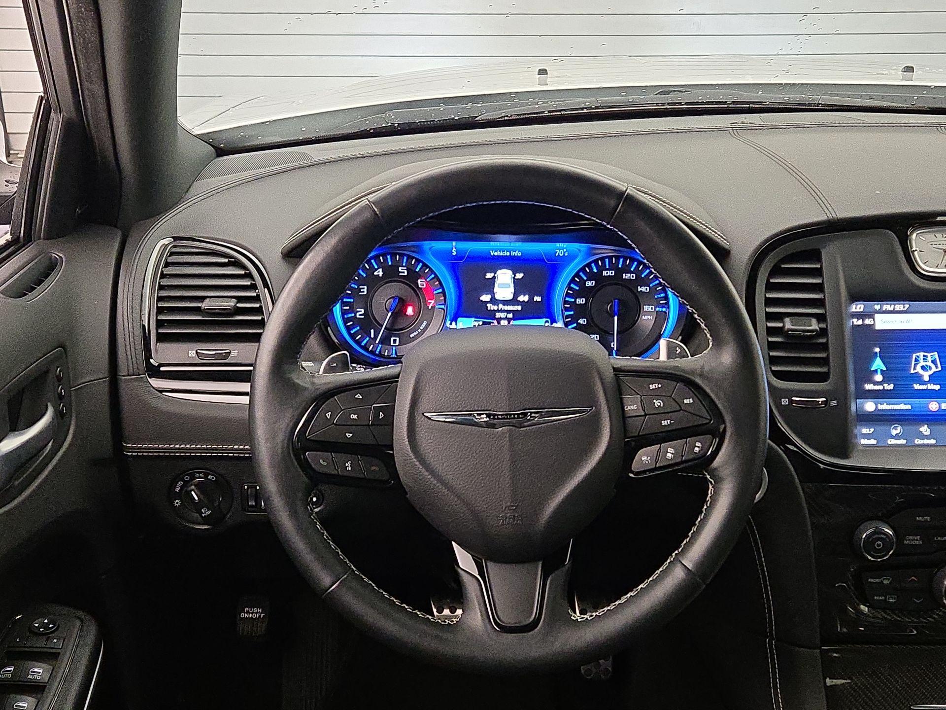 Thumbnail: 2023 Chrysler 300 - 10
