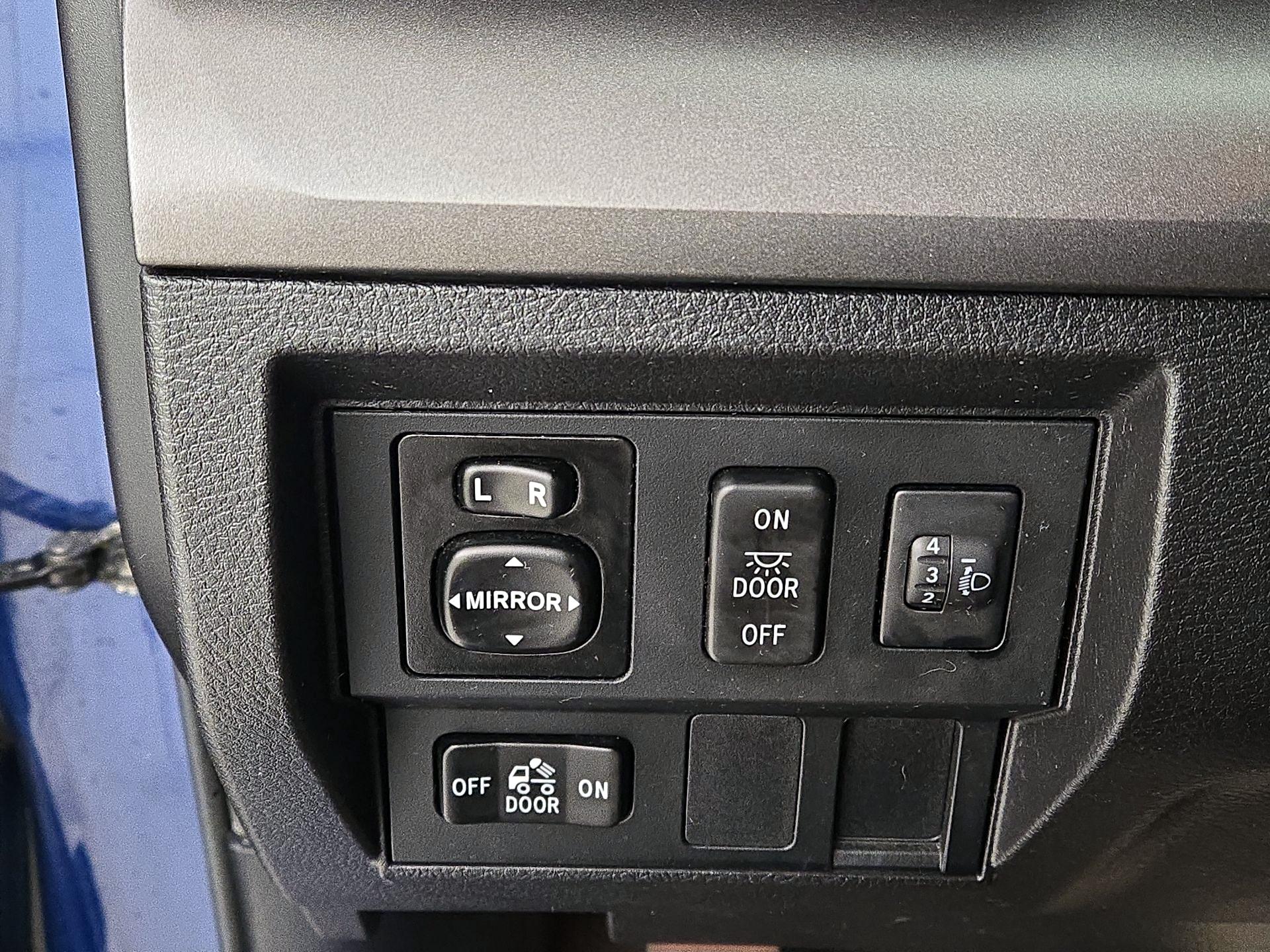 Thumbnail: 2014 Toyota Tundra - 13