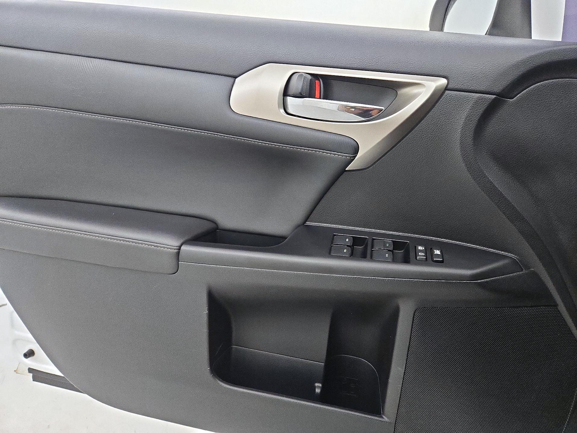 Thumbnail: 2015 Lexus CT - 12