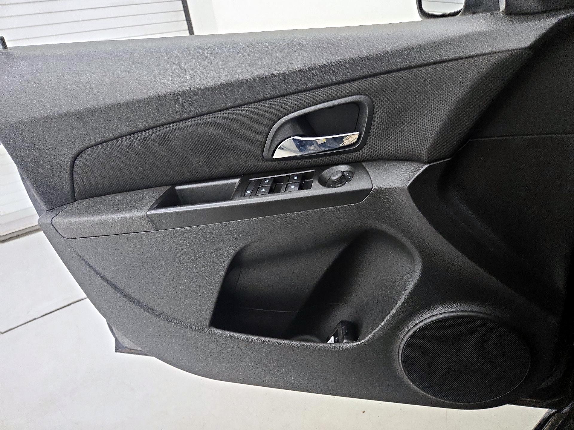 Thumbnail: 2014 Chevrolet Cruze - 12