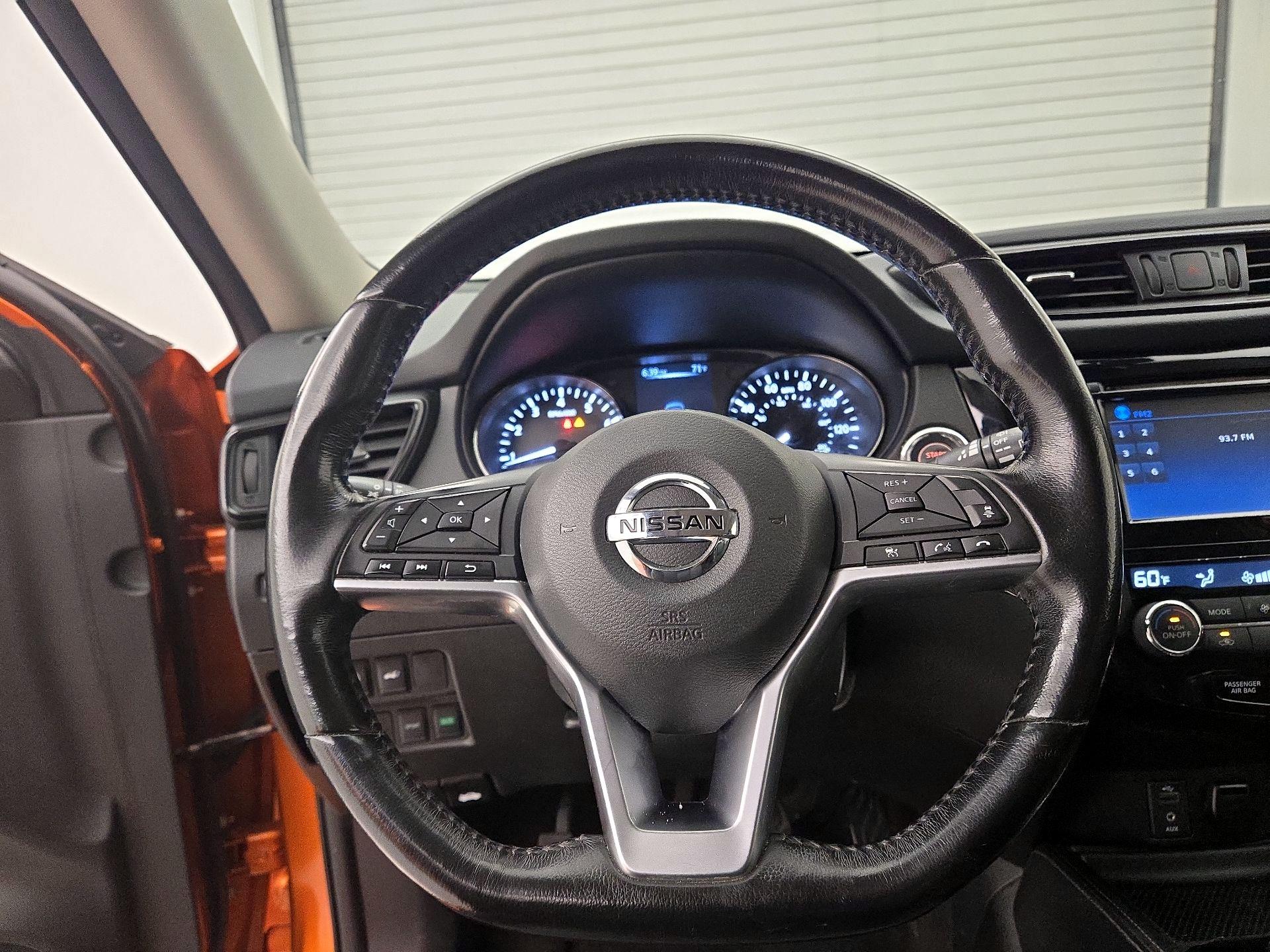 Thumbnail: 2017 Nissan Rogue - 10