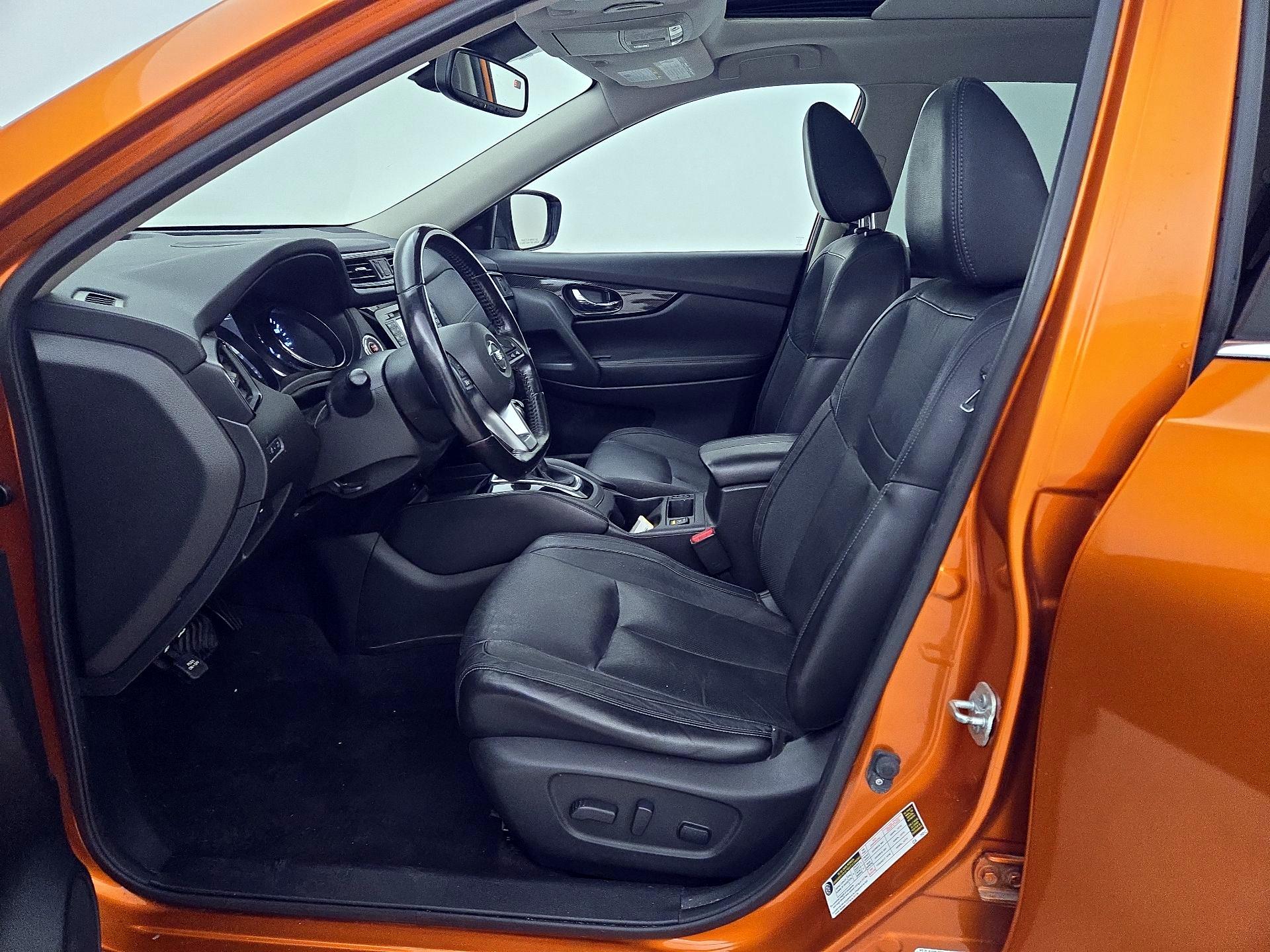 Thumbnail: 2017 Nissan Rogue - 11