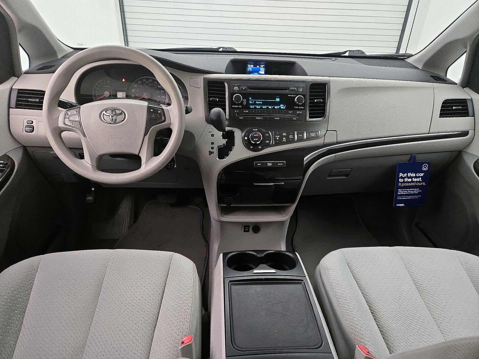 Thumbnail: 2014 Toyota Sienna - 9