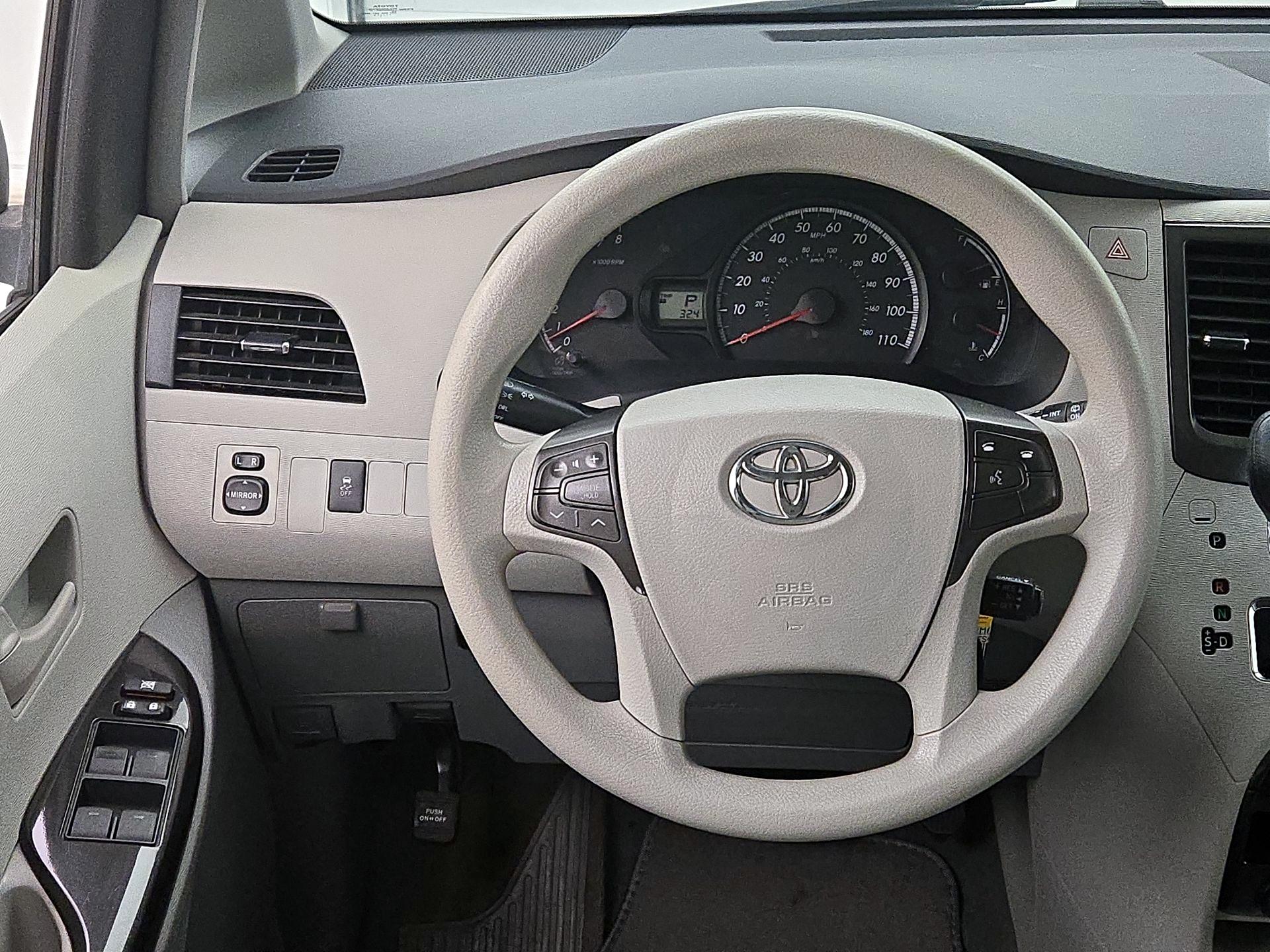 Thumbnail: 2014 Toyota Sienna - 10