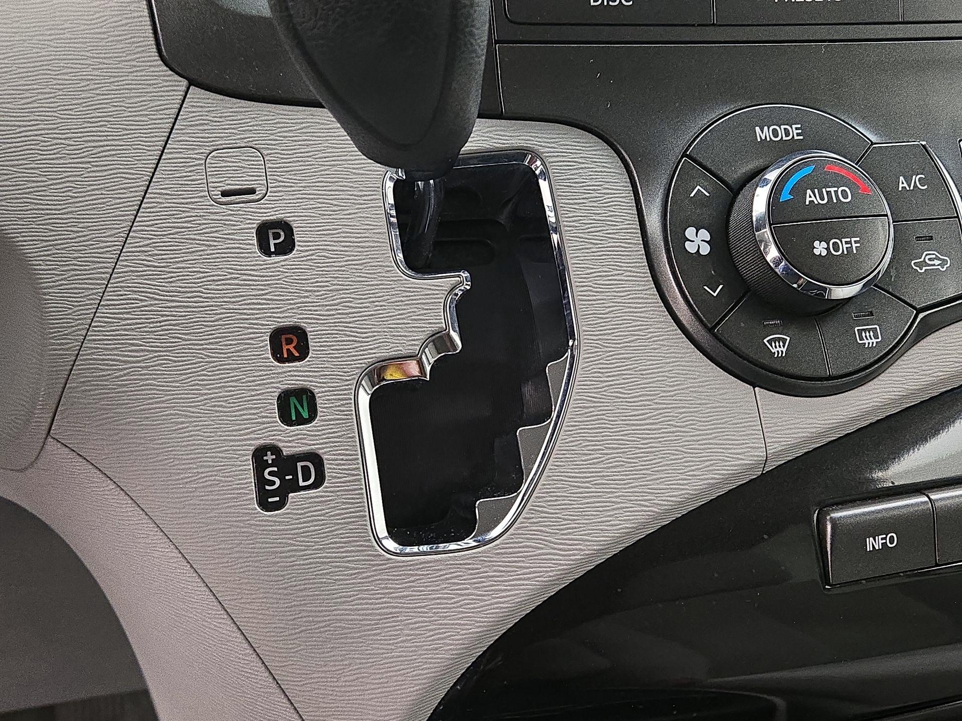 Thumbnail: 2014 Toyota Sienna - 17