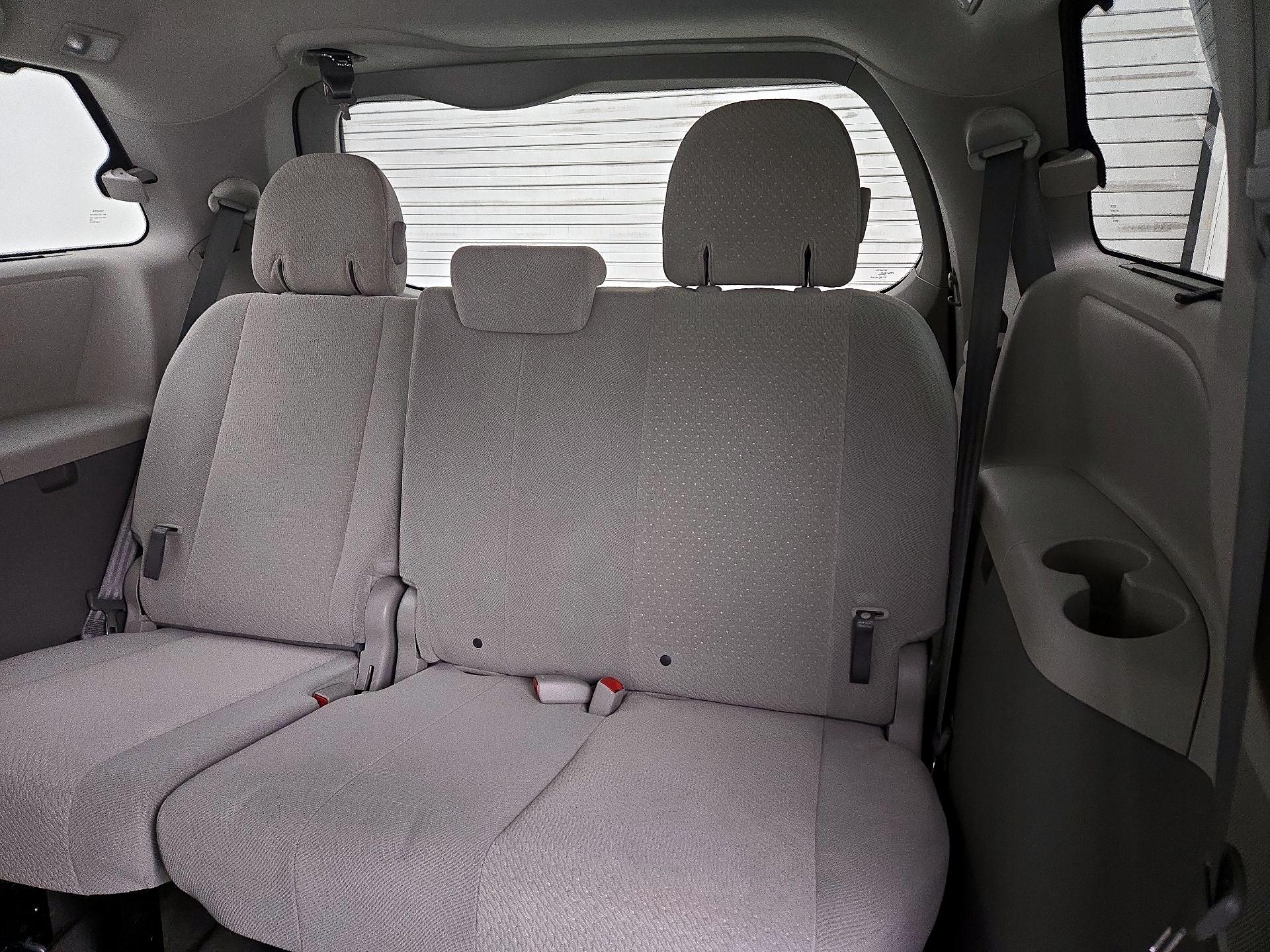 Thumbnail: 2014 Toyota Sienna - 19